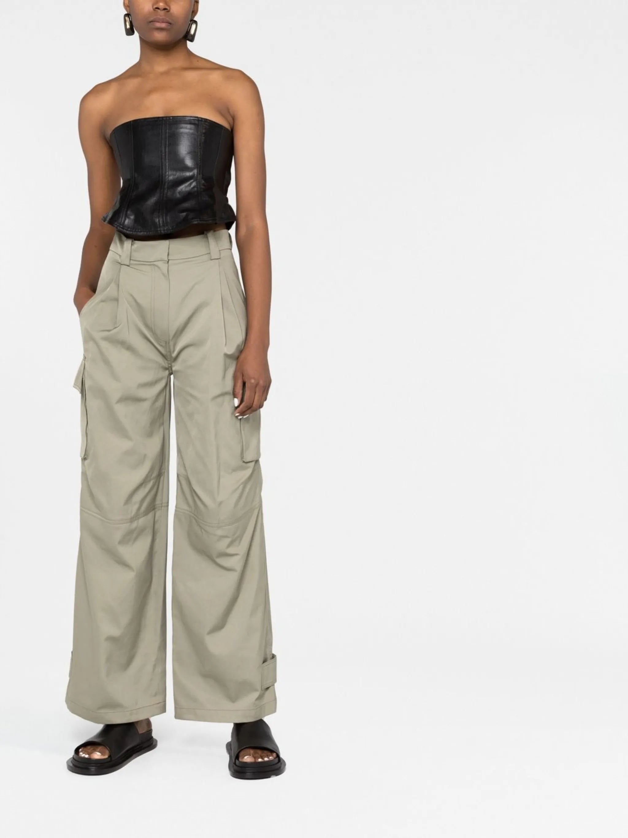wide-leg cargo trousers