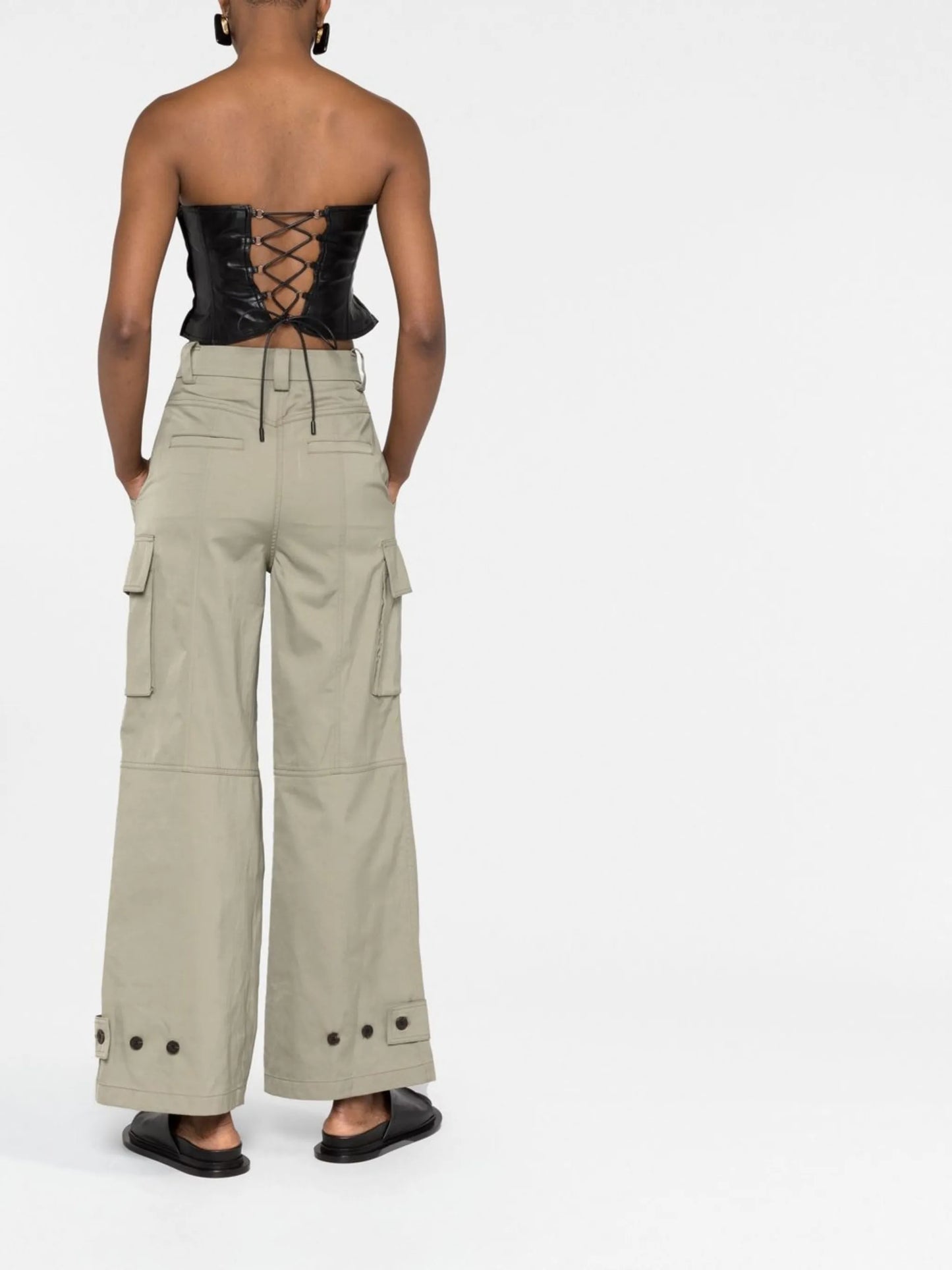 wide-leg cargo trousers
