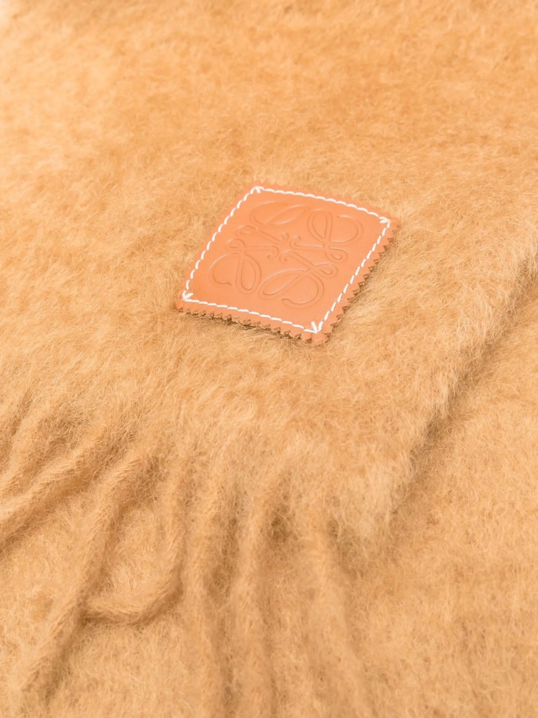 logo-patch scarf