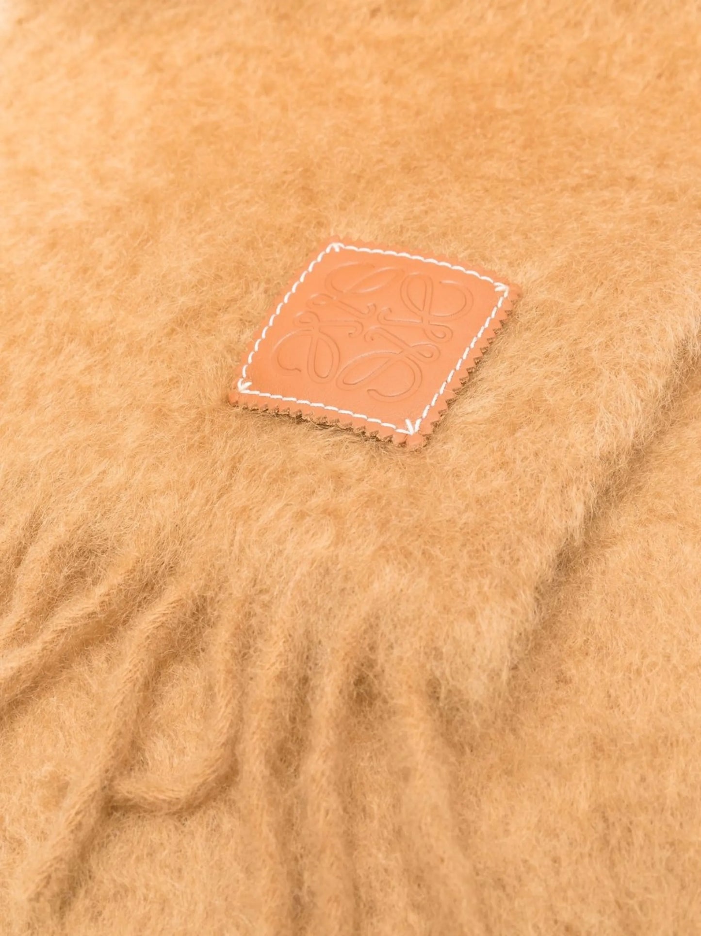 logo-patch scarf