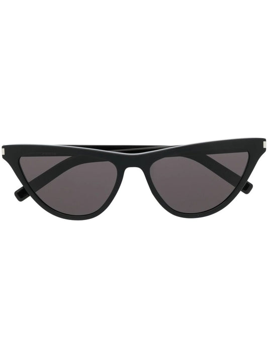 cat eye-frame sunglasses