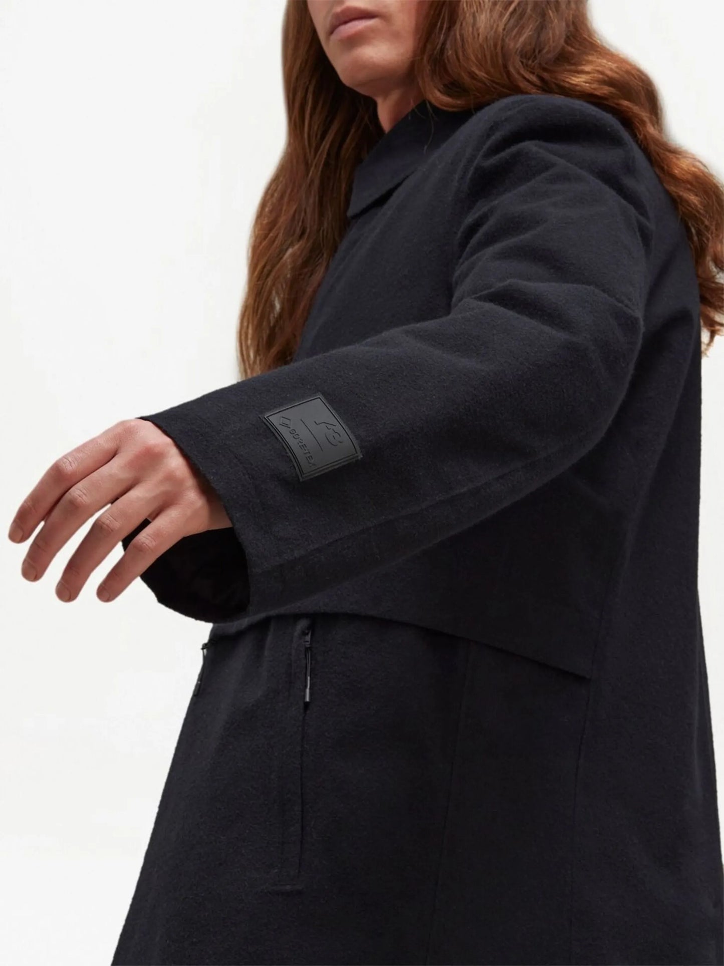 pointed-collar single-breasted coat