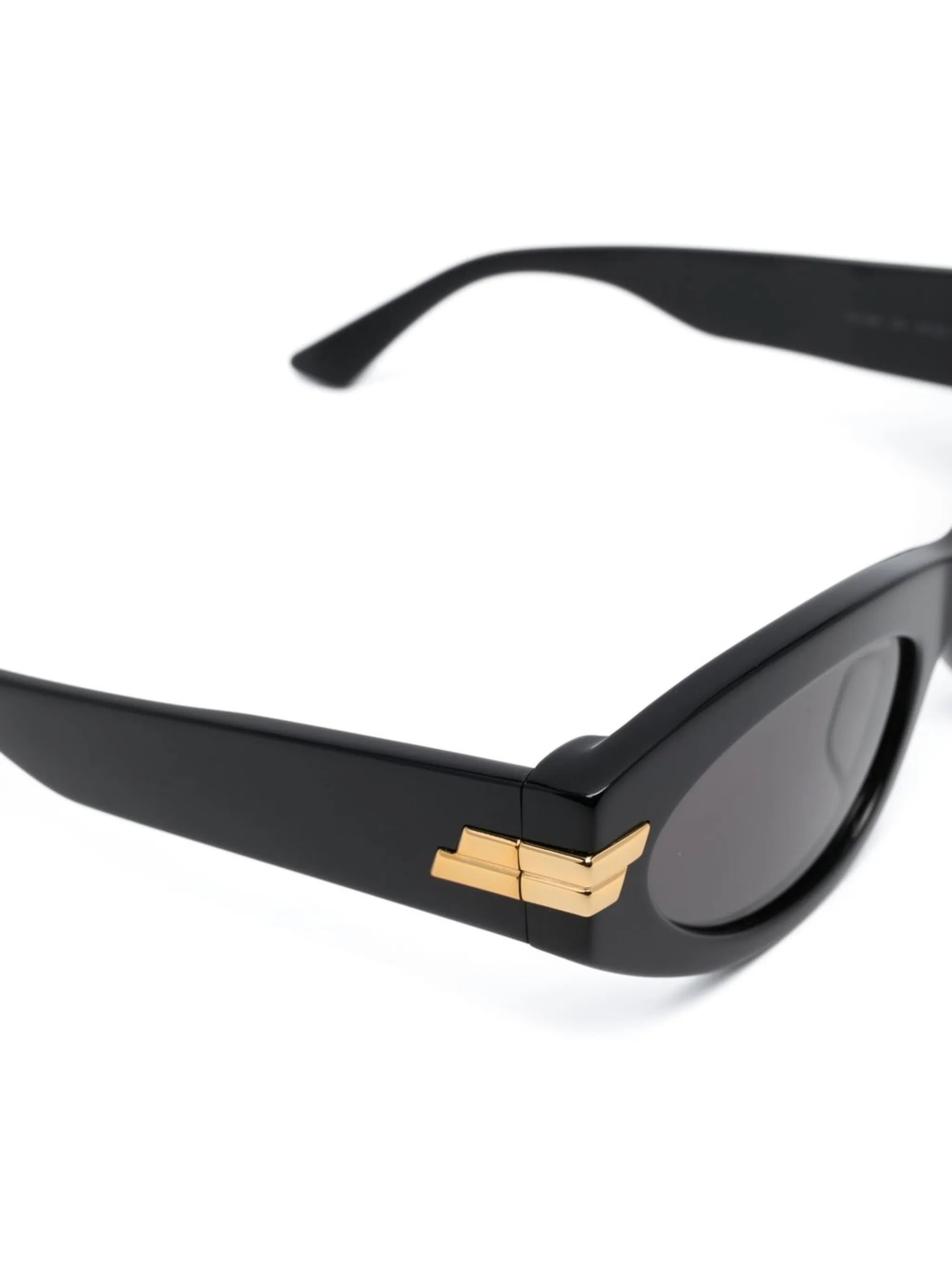 cat-eye sunglasses