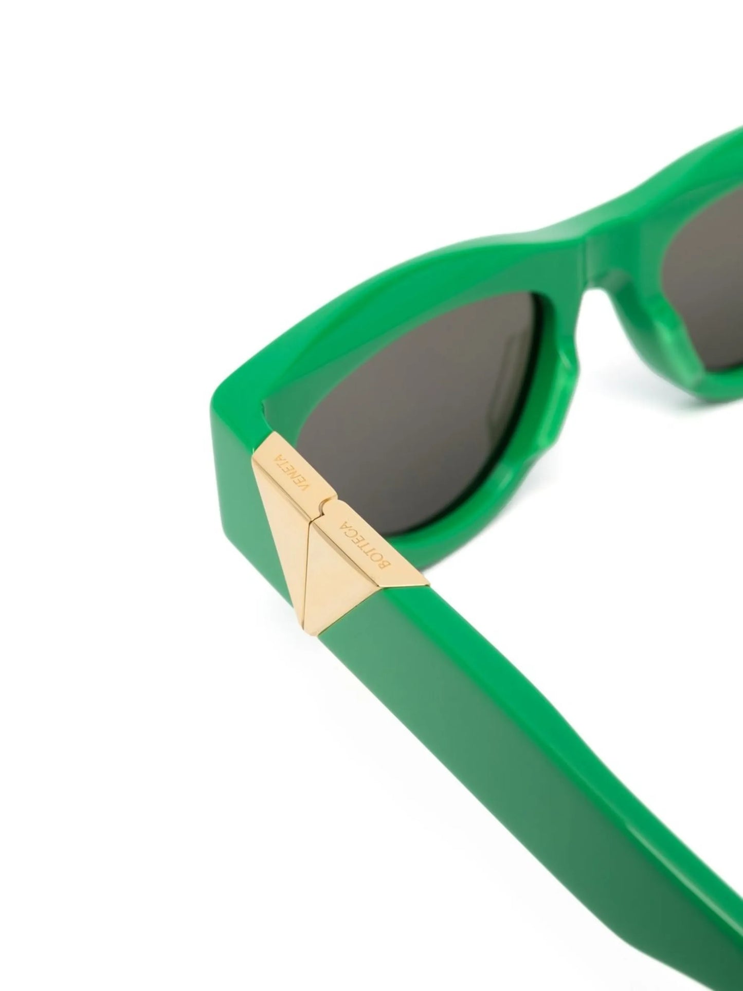 Angle cat-eye sunglasses