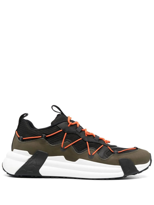 Compassor toggle-detail sneakers