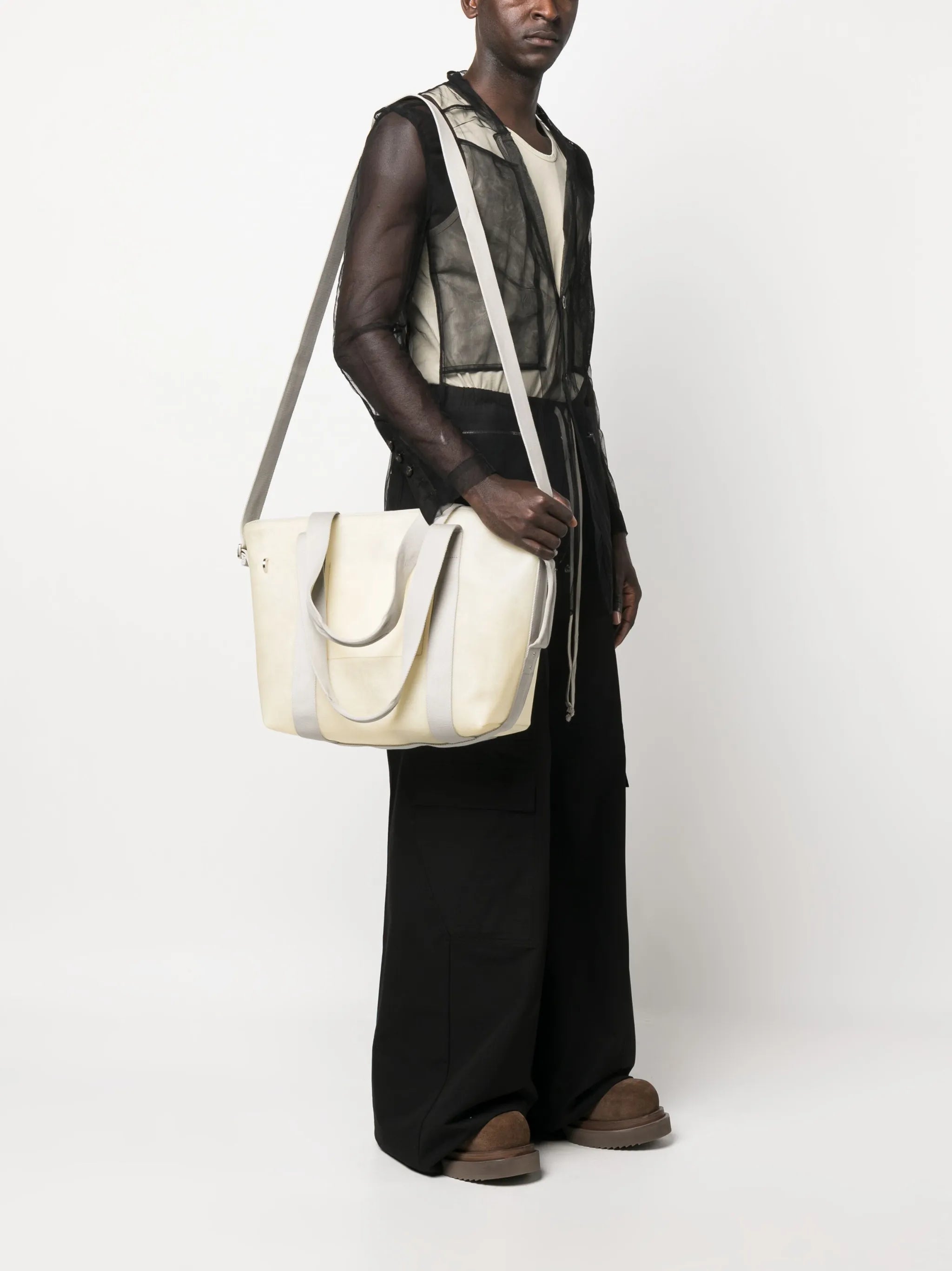 Trolley zipped tote
