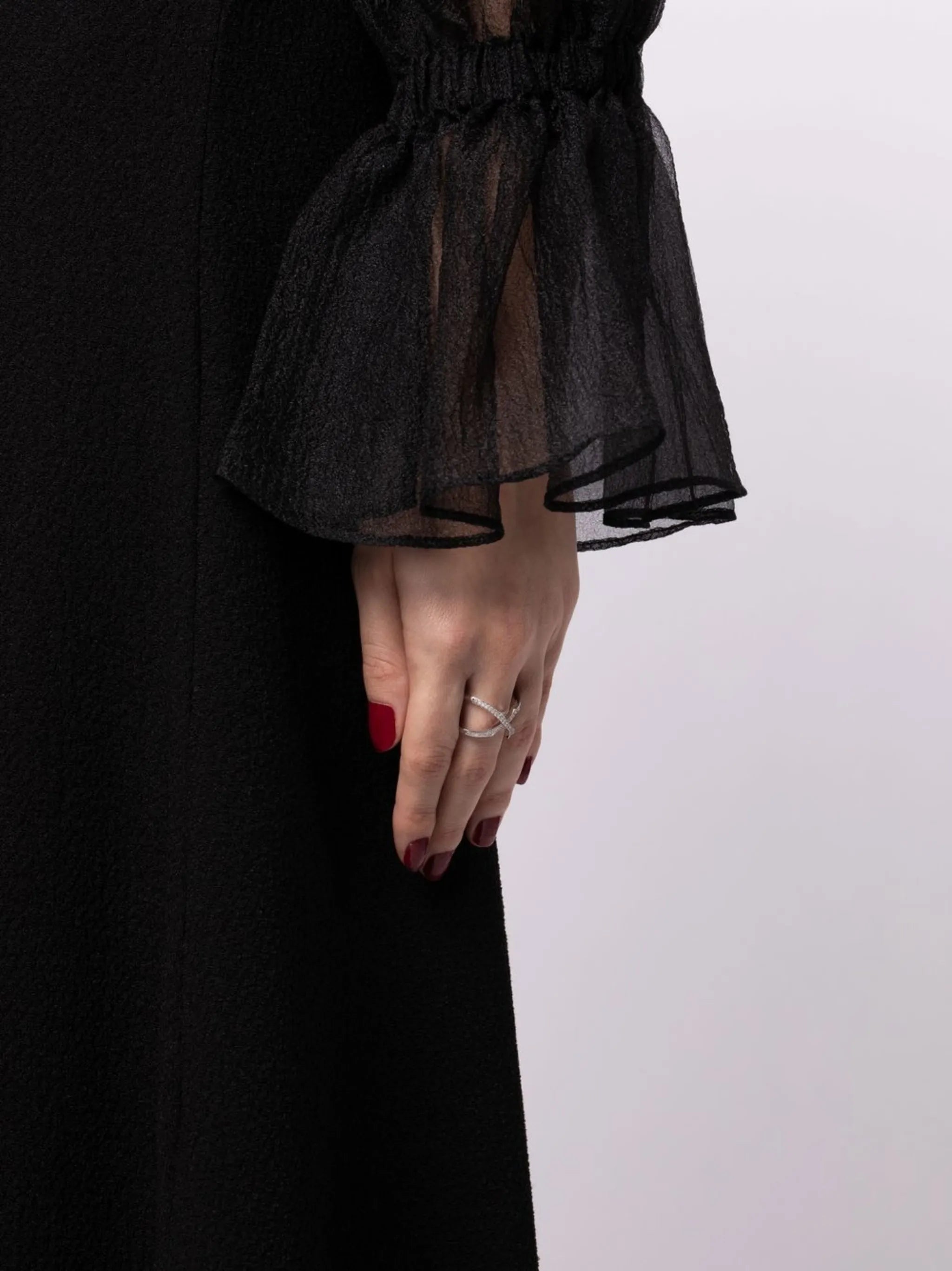 18kt white gold Stem Crossover diamond ring