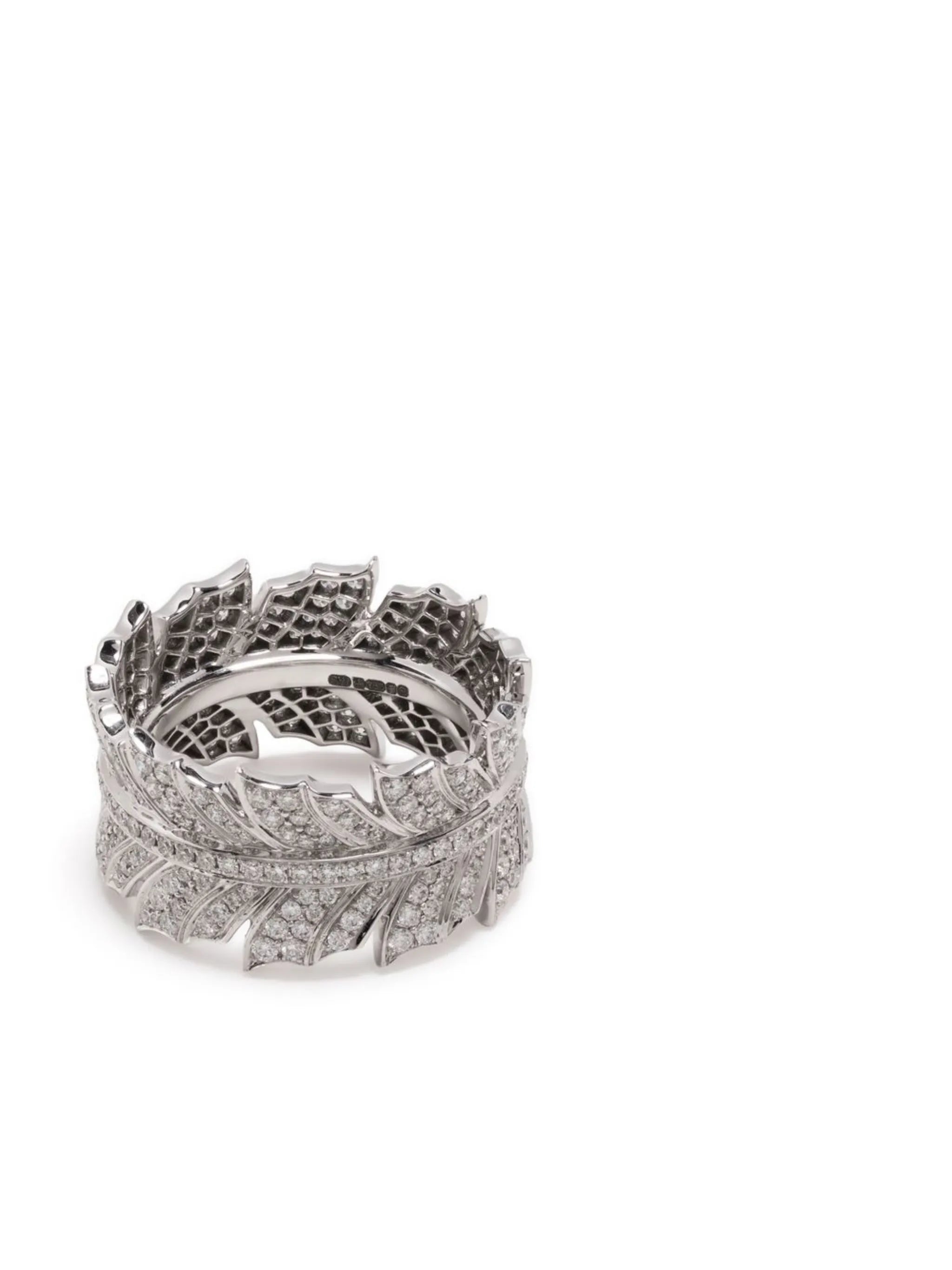 18kt white gold Magnipheasant Band diamond ring