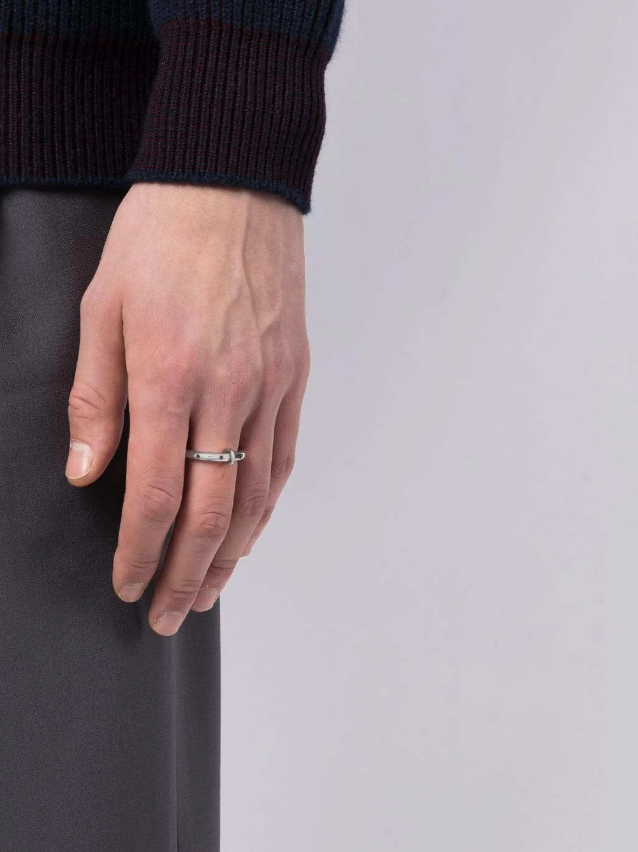 Ovio Noir diamond ring