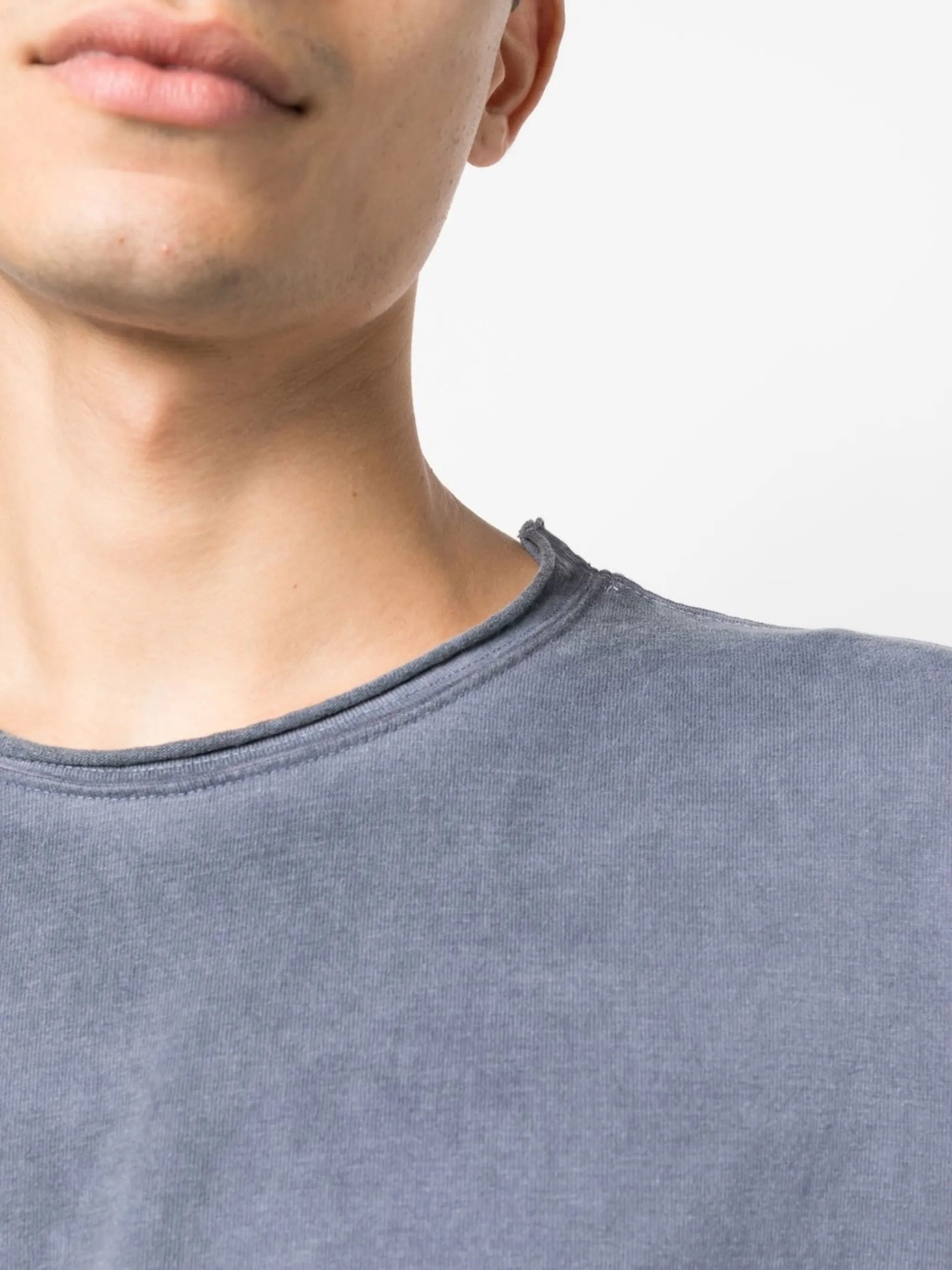 rolled-trim detail T-shirt