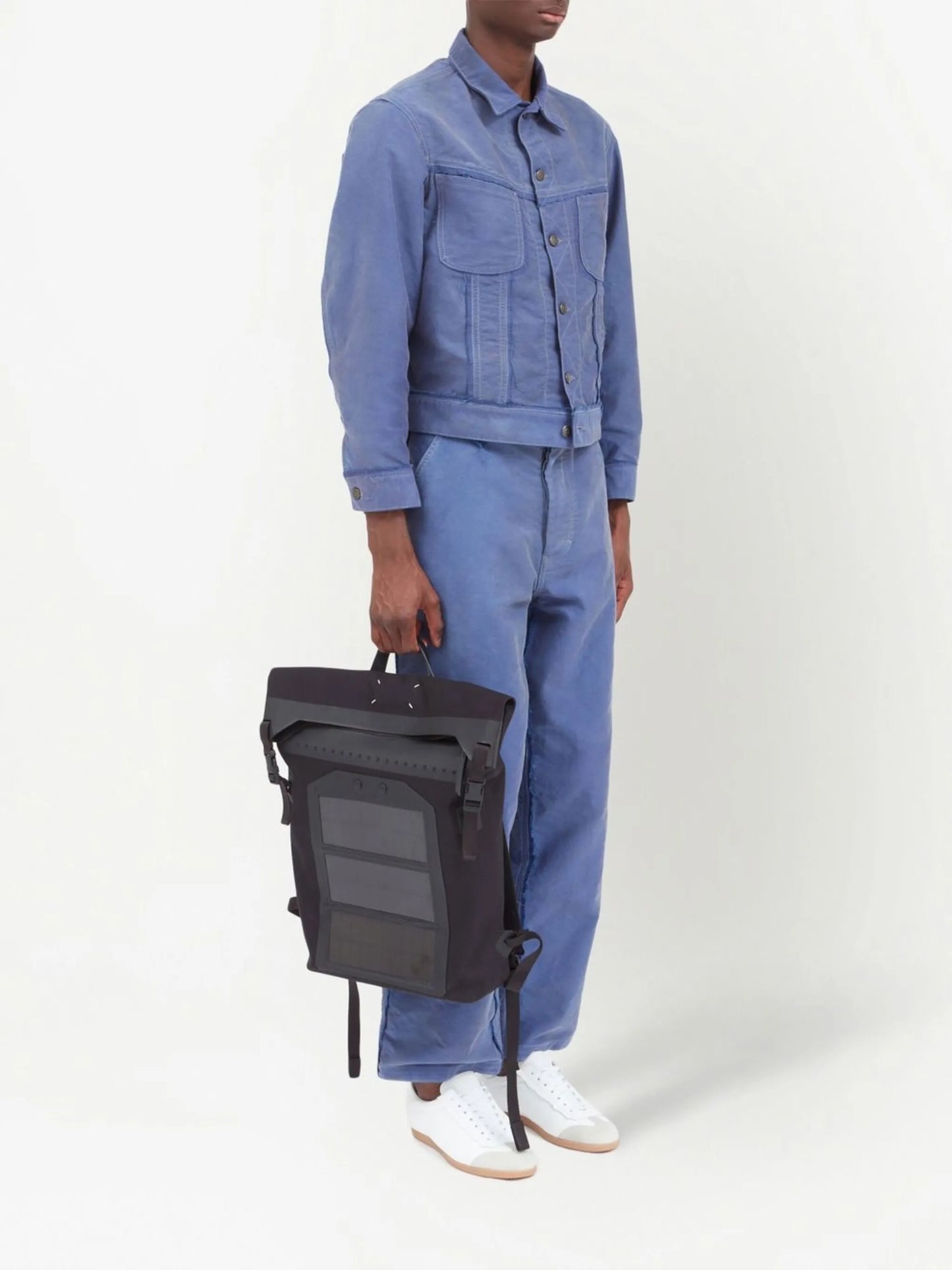 folded-top buckle-fastening backpack