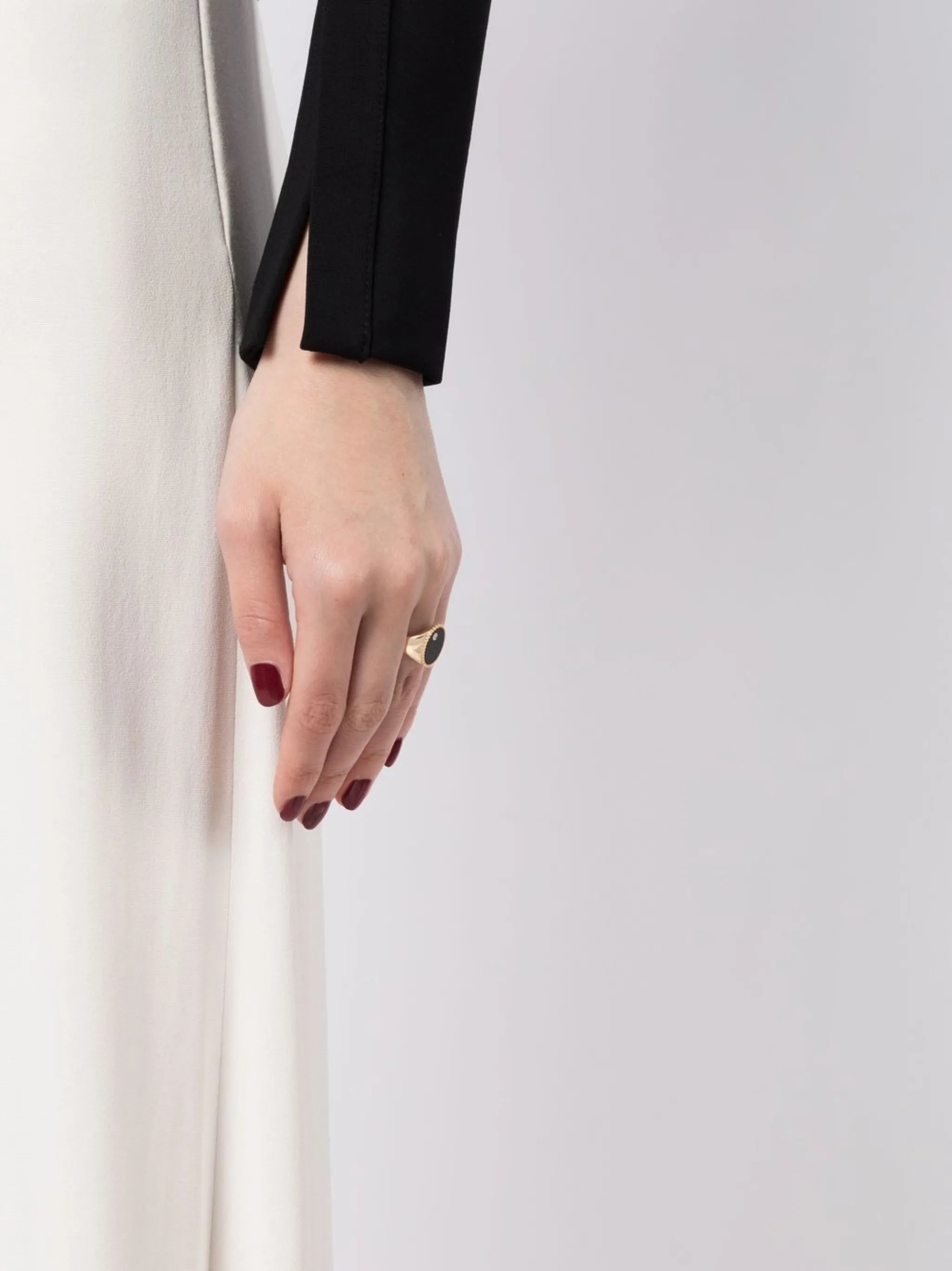 9kt yellow gold onyx diamond signet ring