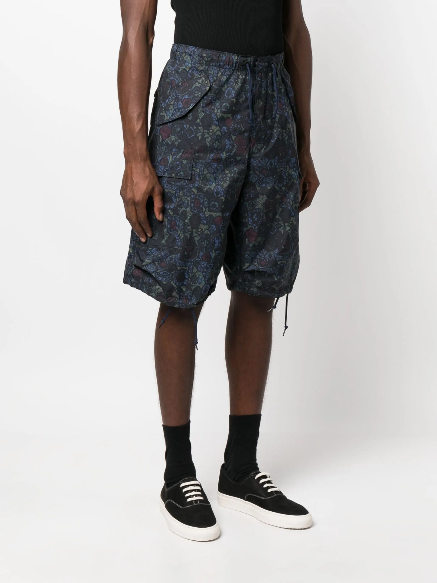 graphic-print cargo shorts