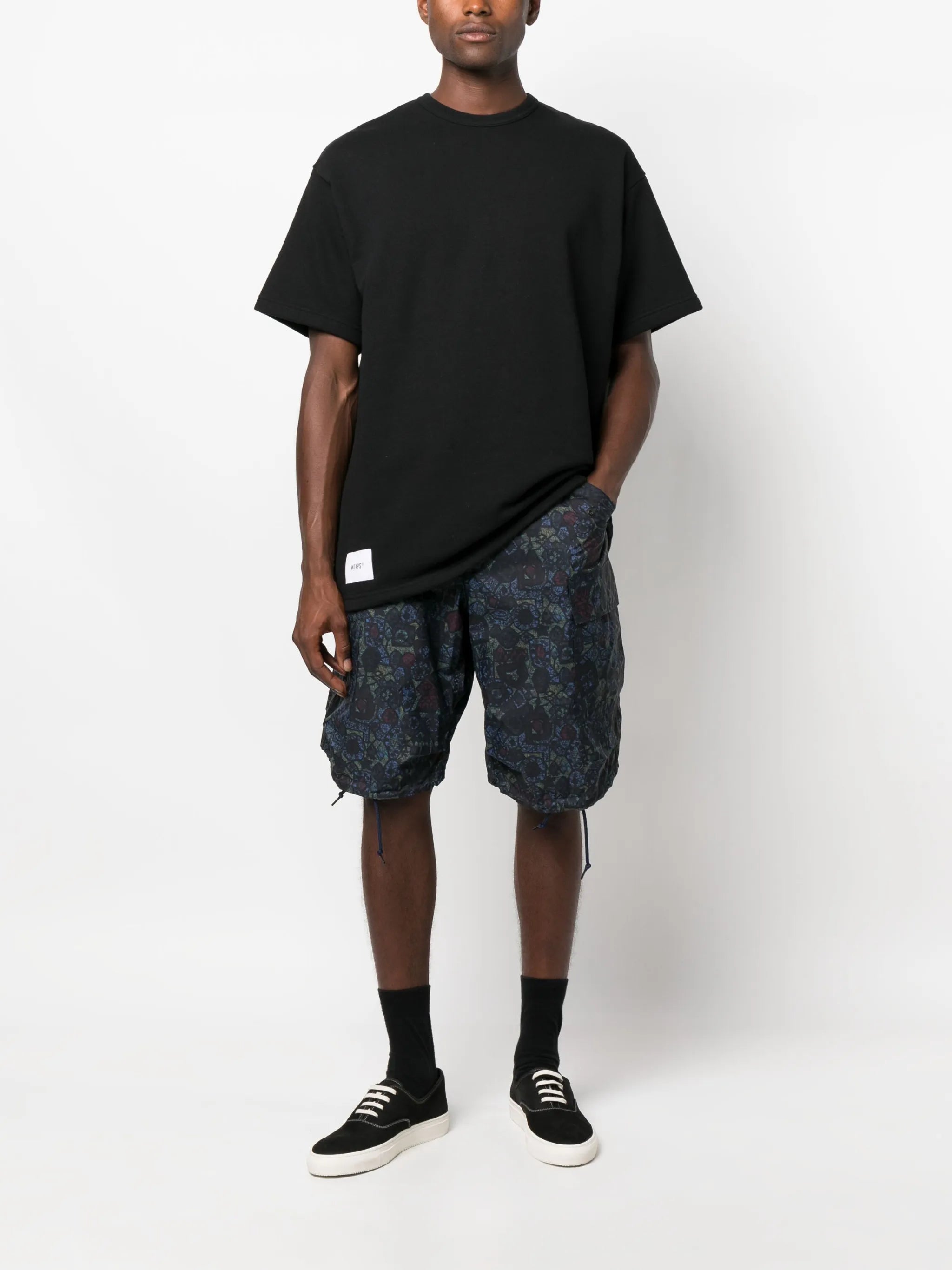 graphic-print cargo shorts