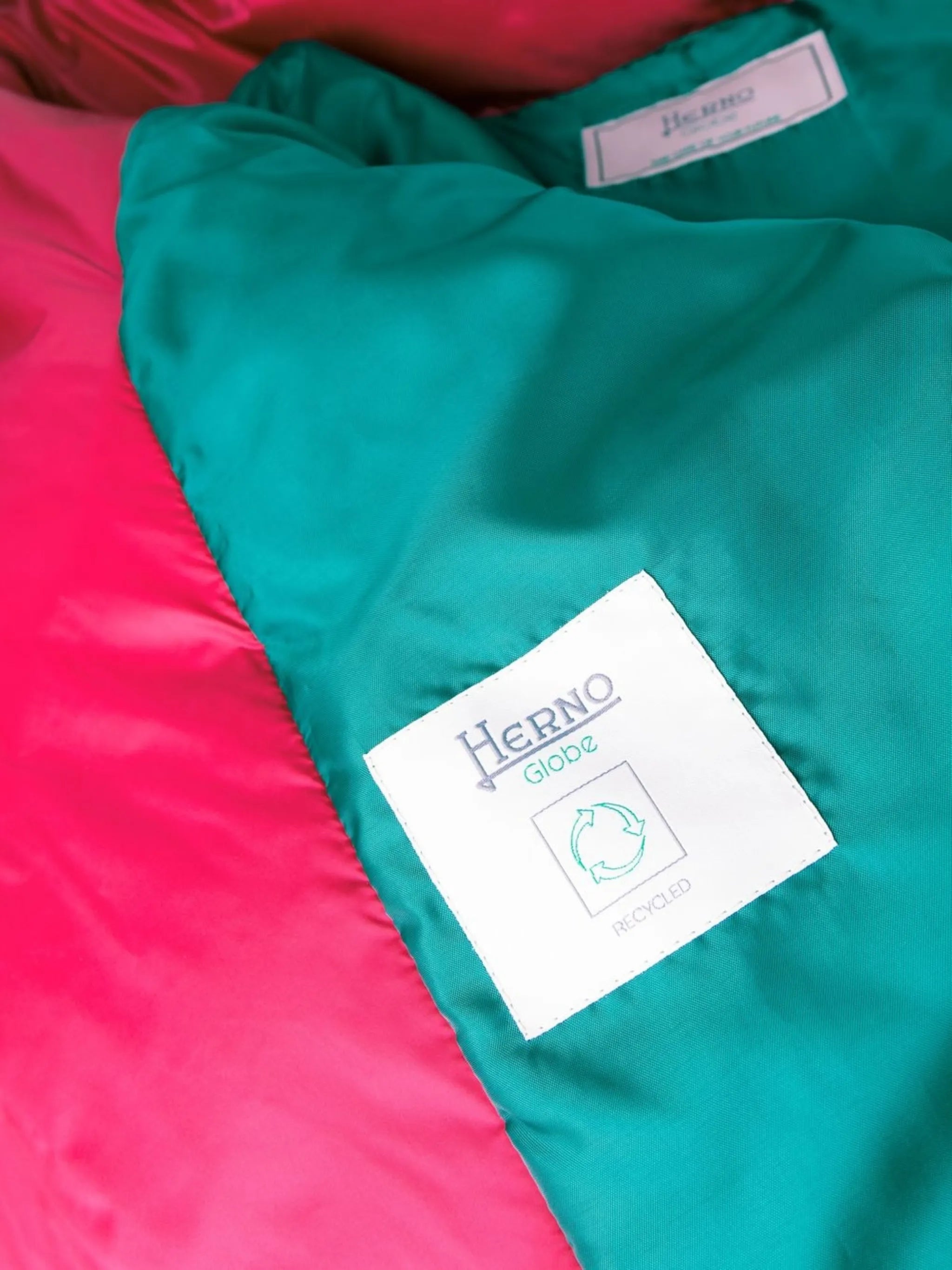 Globe A-shape satin-effect coat
