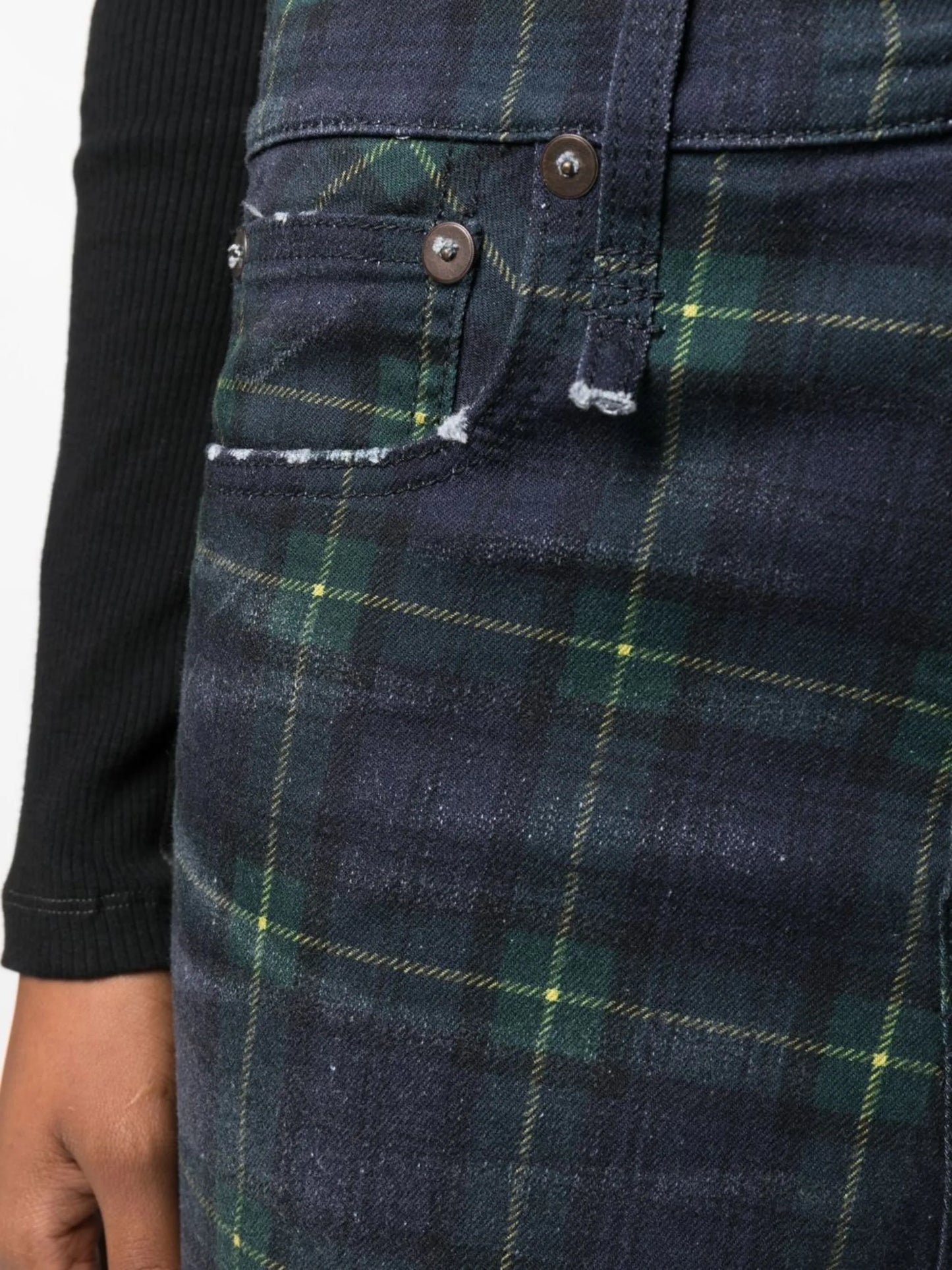 plaid-patterned cropped trousers
