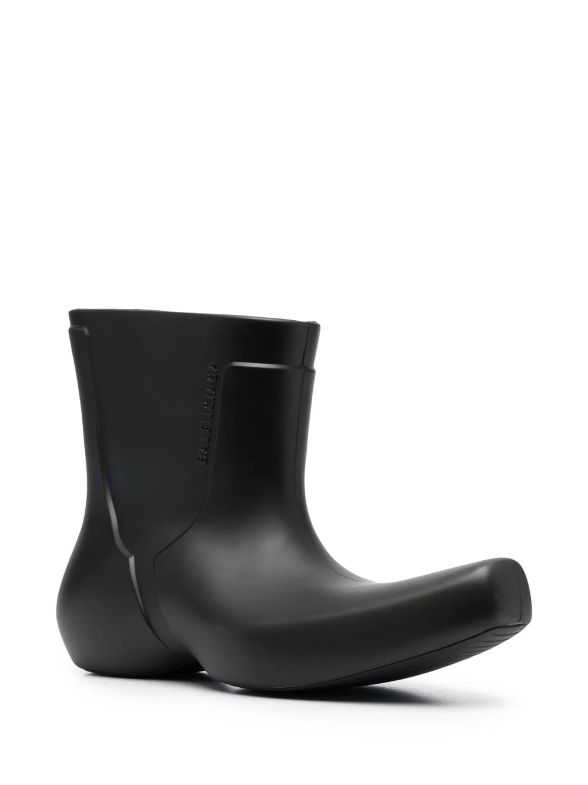 Excavator curved-toe boots