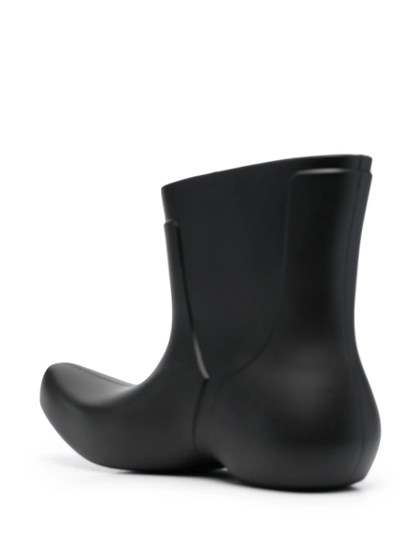 Excavator curved-toe boots