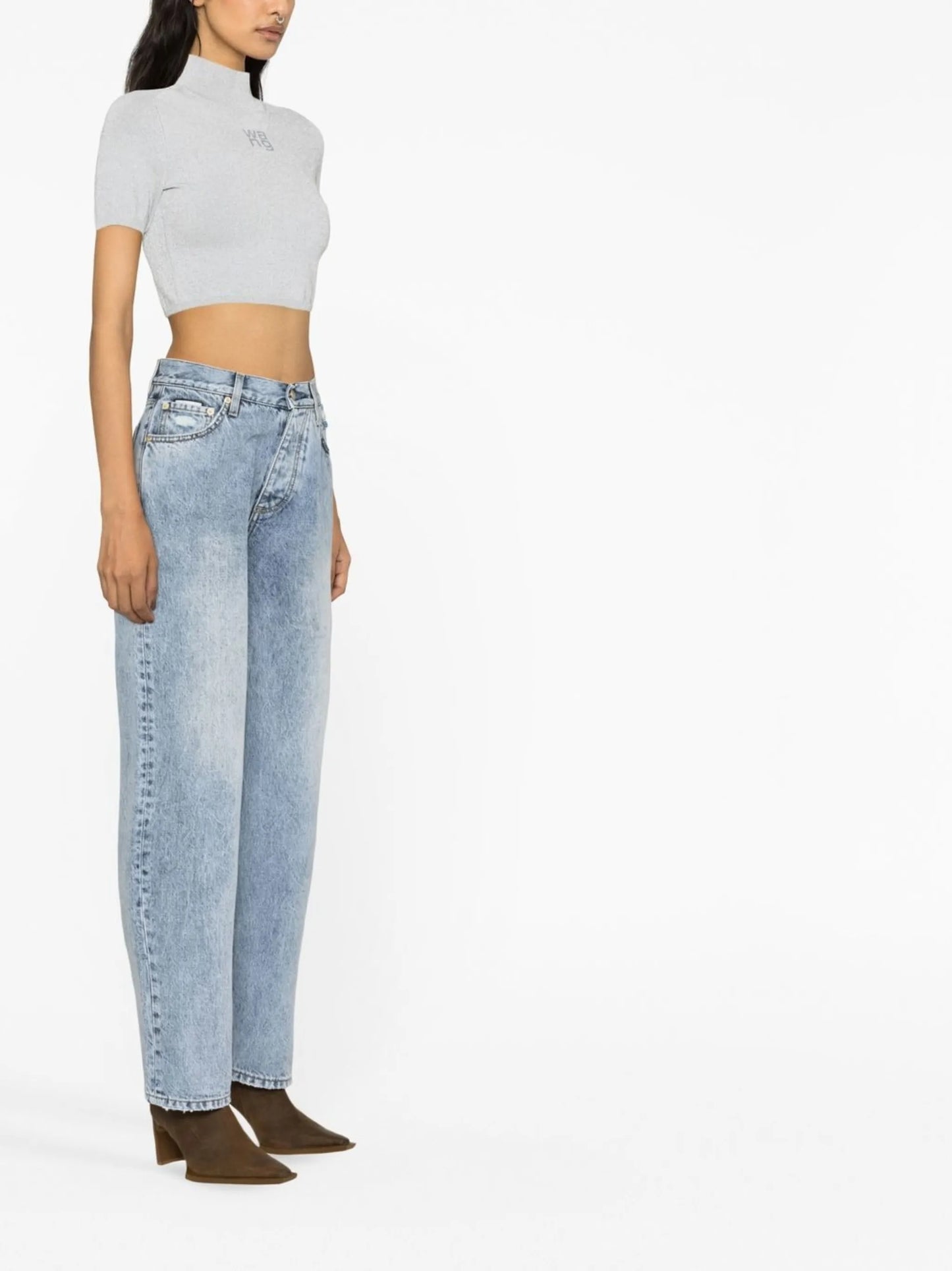 mid-rise baggy jeans