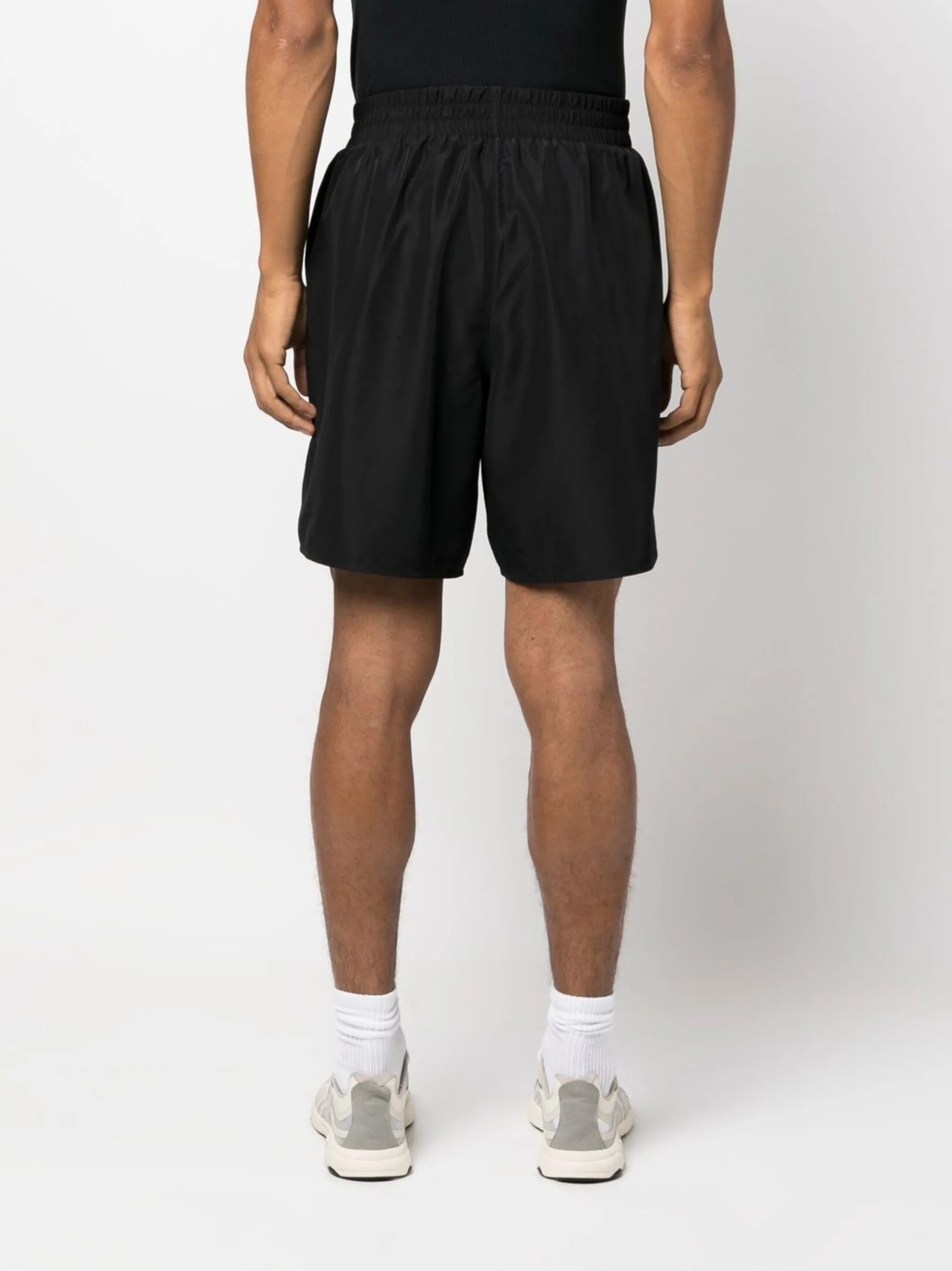 elasticated-waist shorts