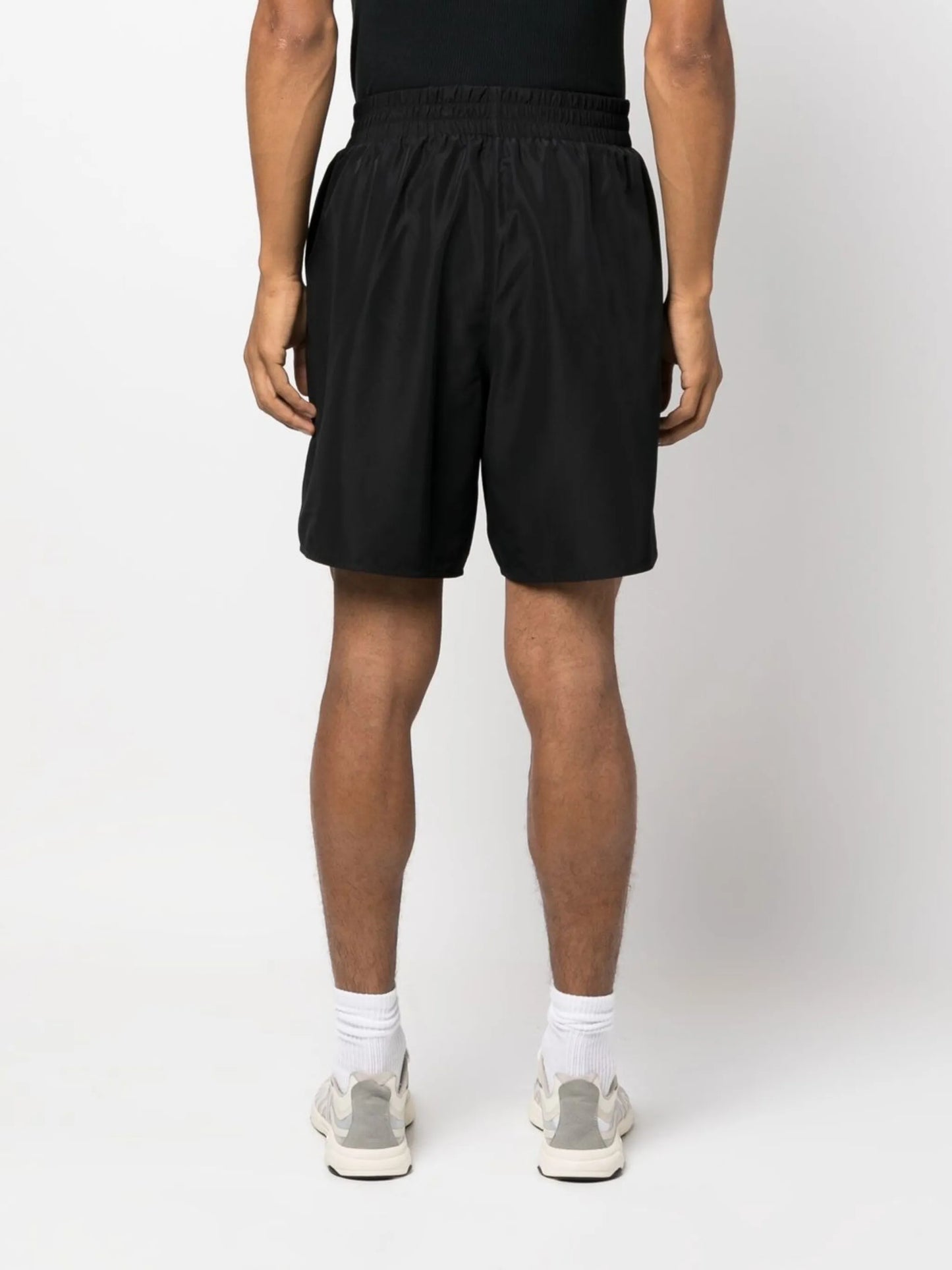 elasticated-waist shorts