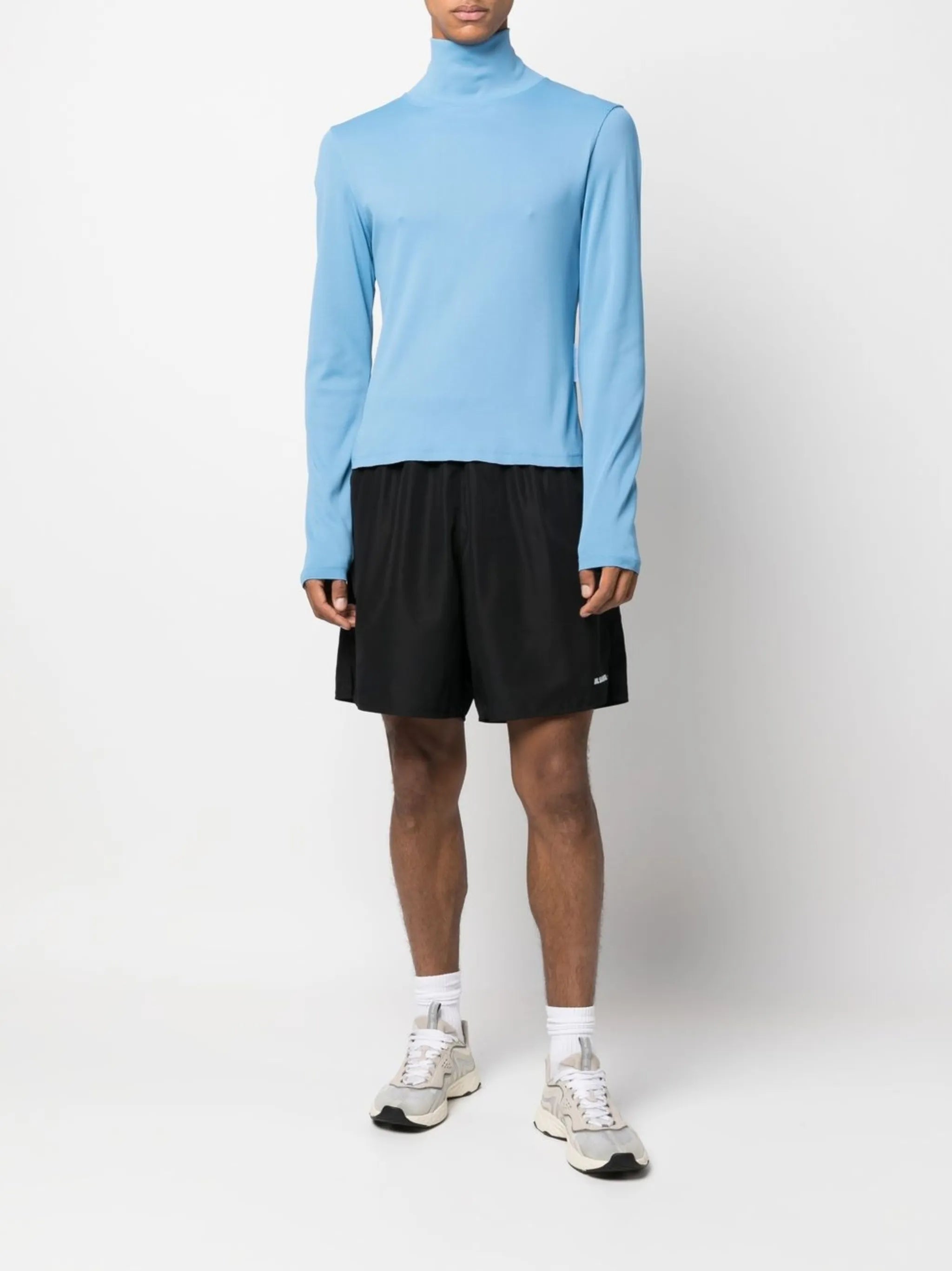 elasticated-waist shorts