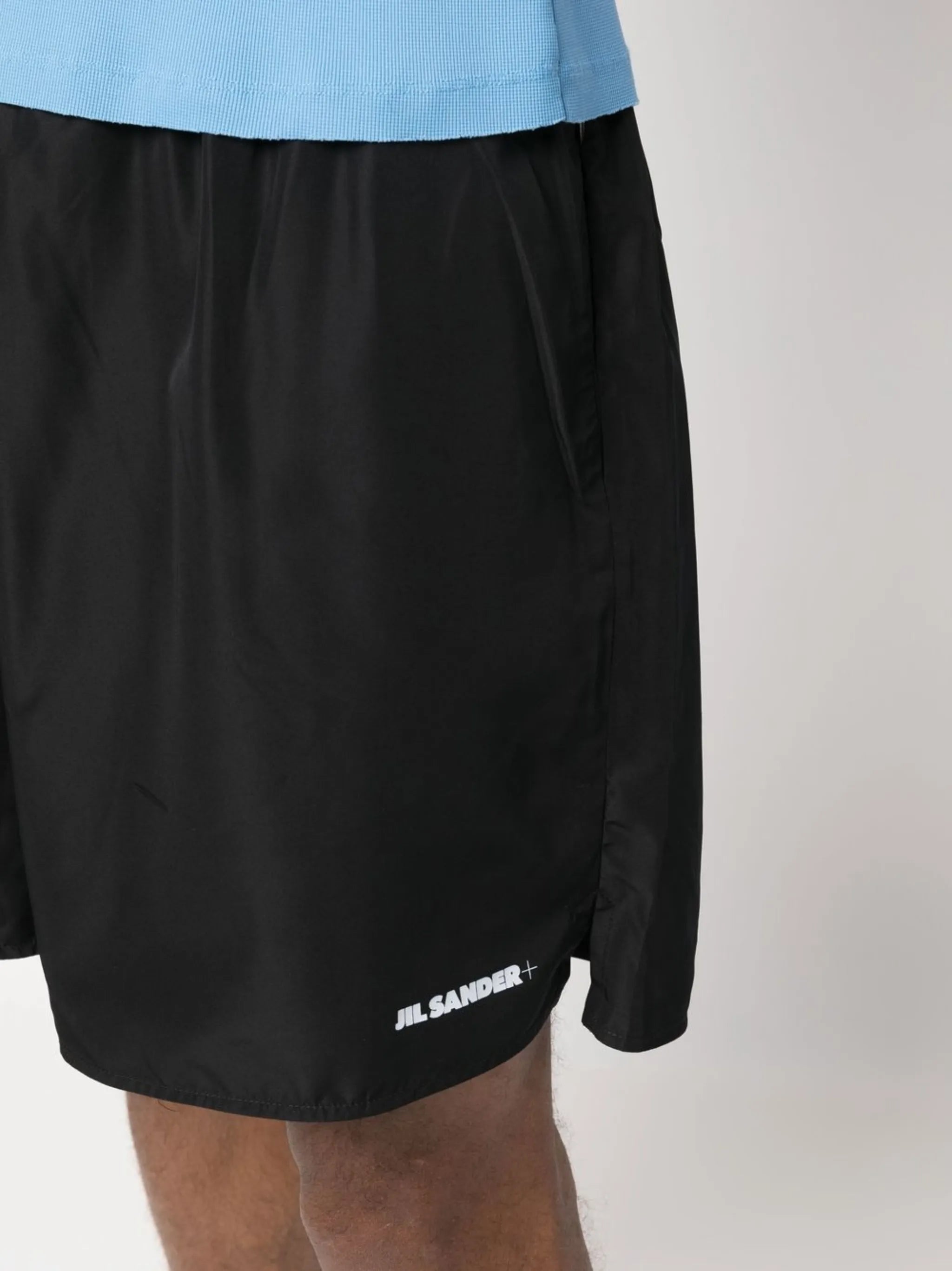 elasticated-waist shorts