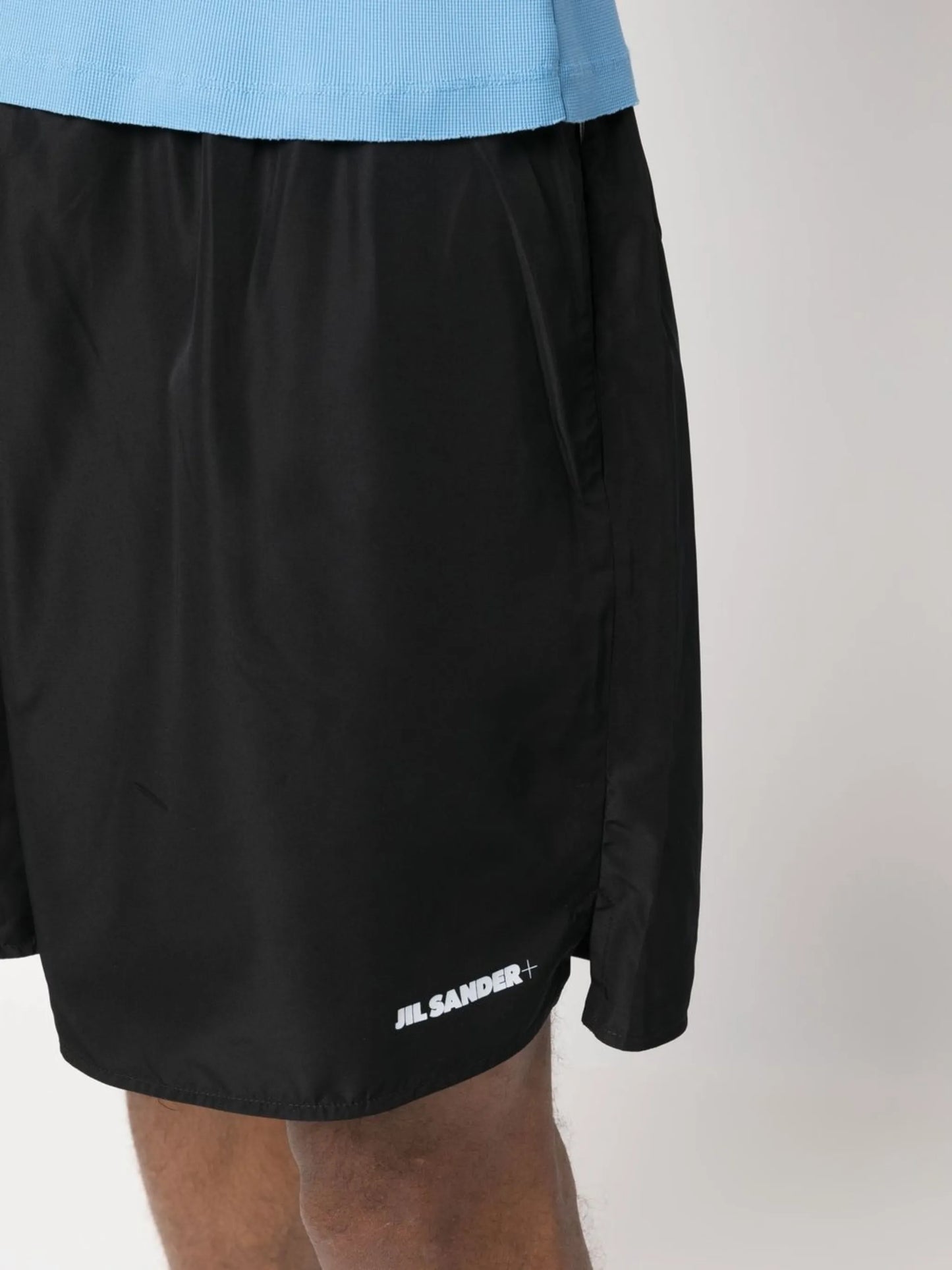 elasticated-waist shorts