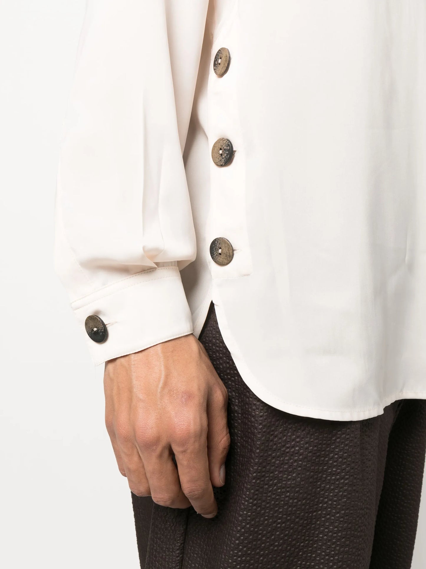 Asymmetric long-sleeved shirt