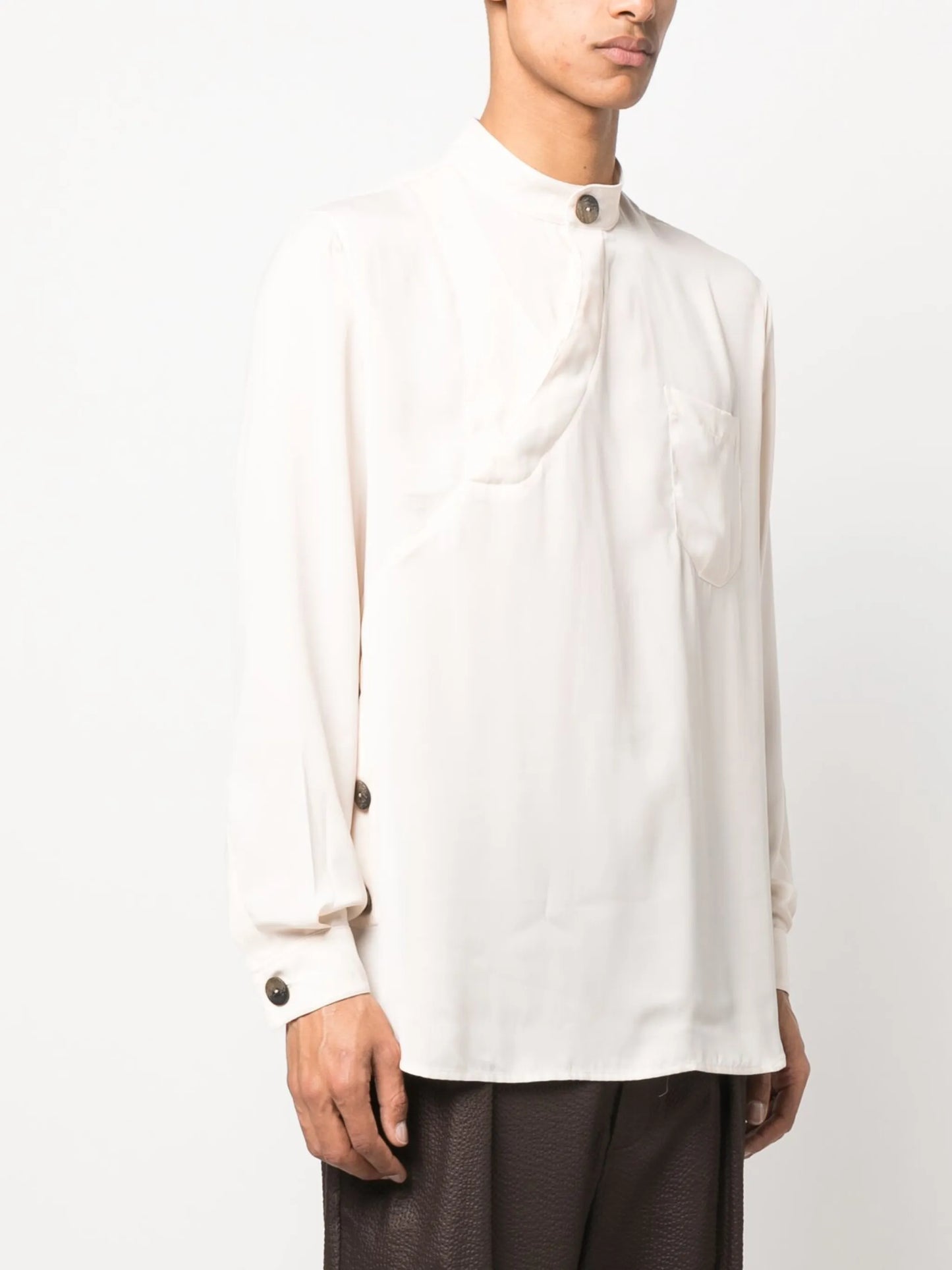 Asymmetric long-sleeved shirt