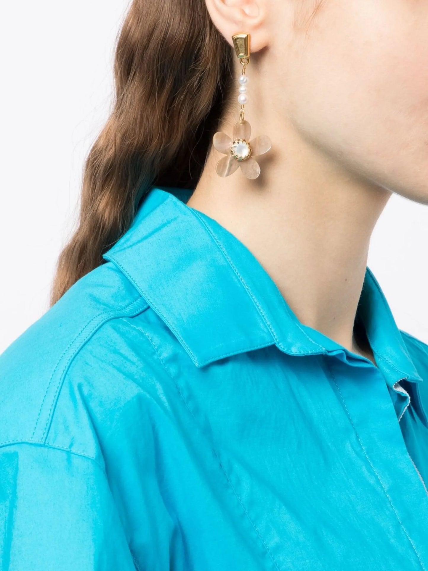 floral-detail pearl drop earring