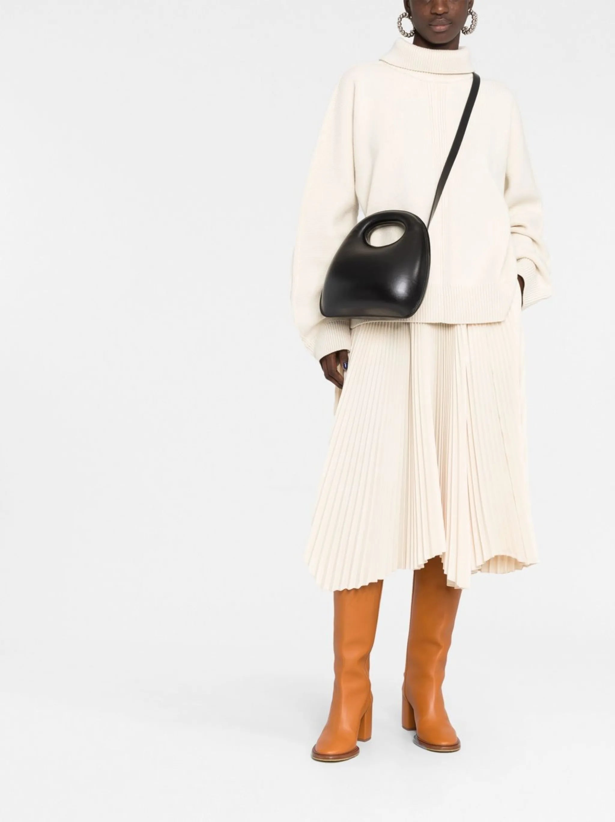 Egg leather tote bag