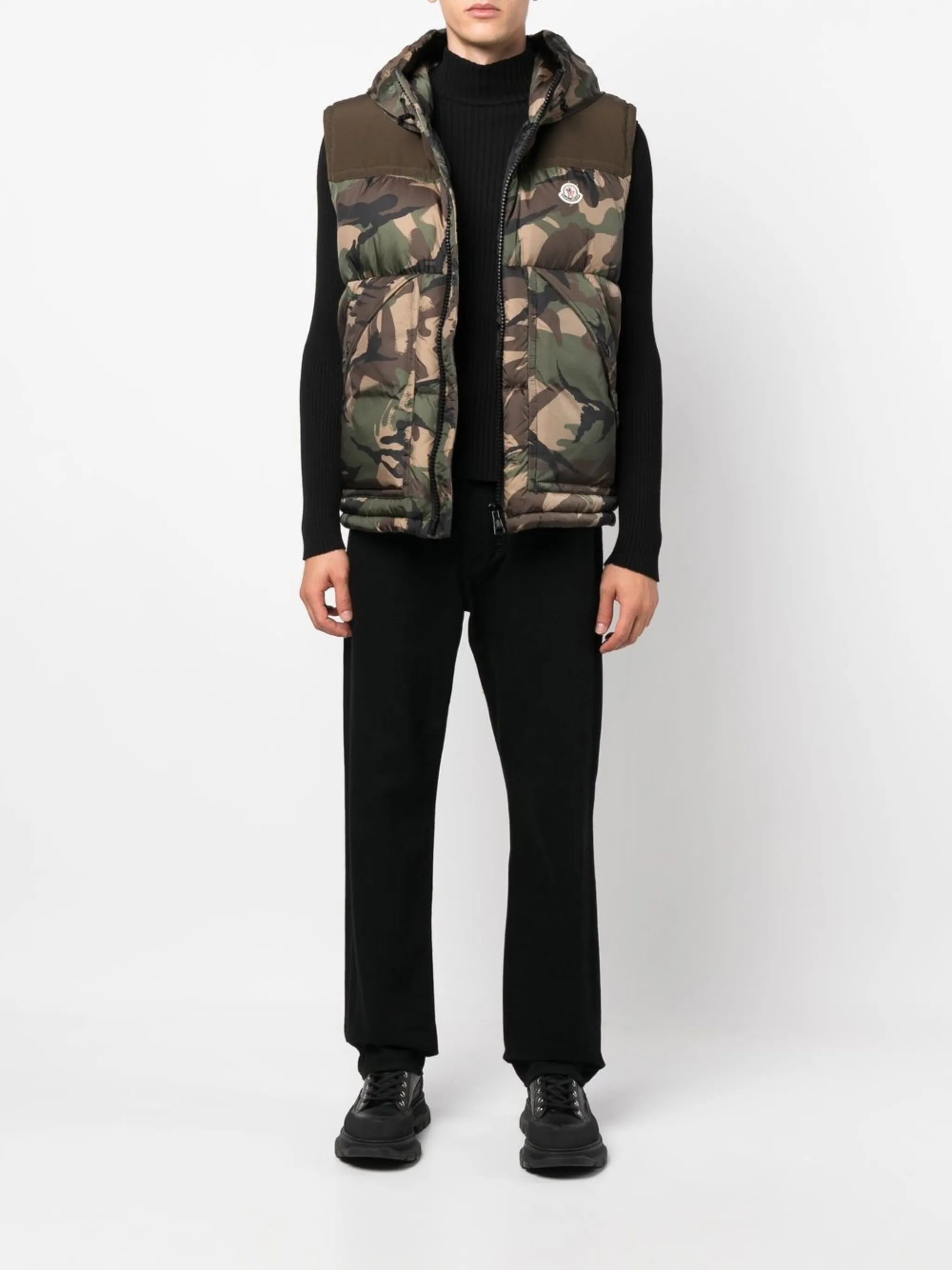 camouflage-print hooded puffer jacket