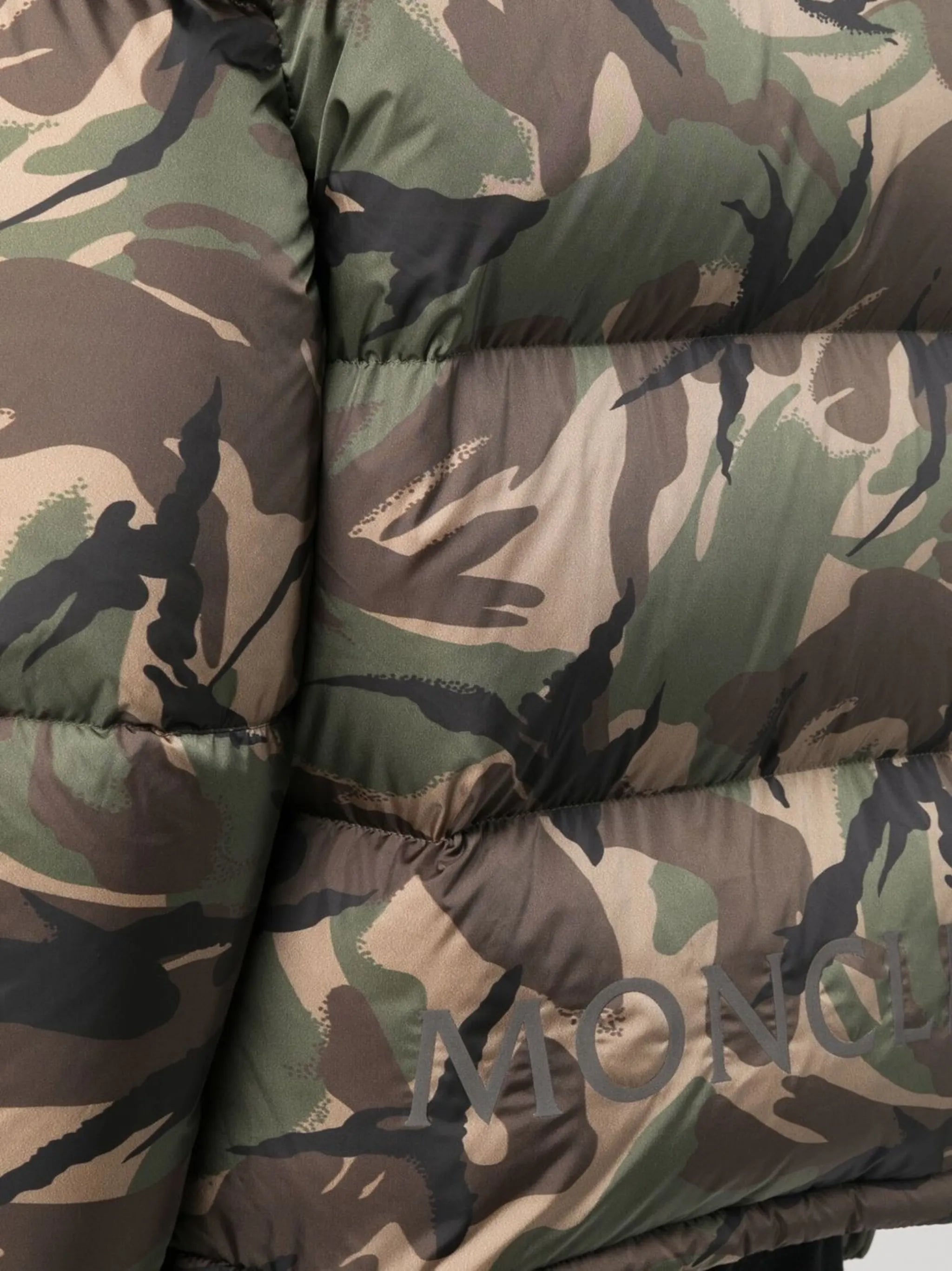 camouflage-print hooded puffer jacket