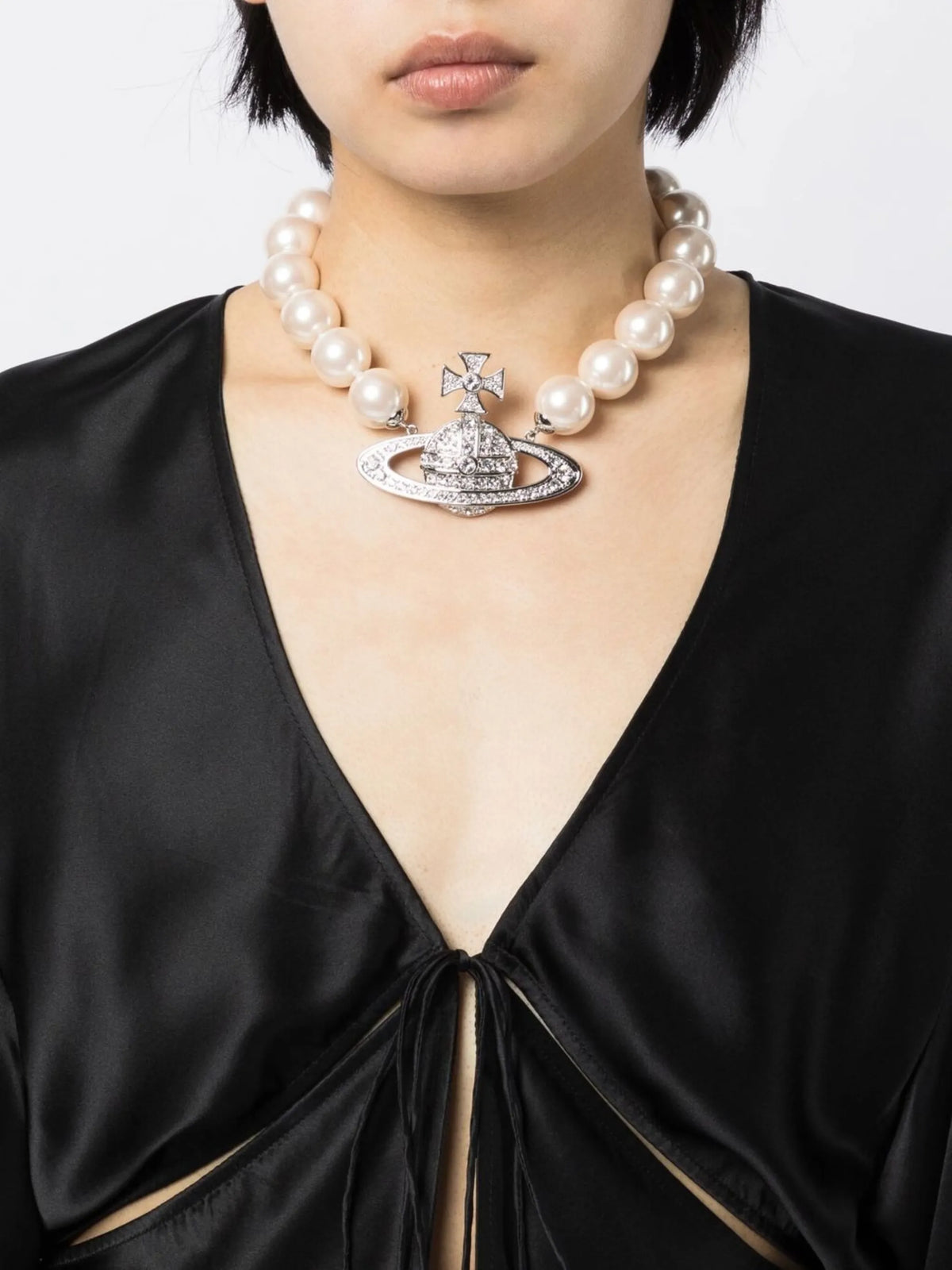Neysa pearl choker necklace