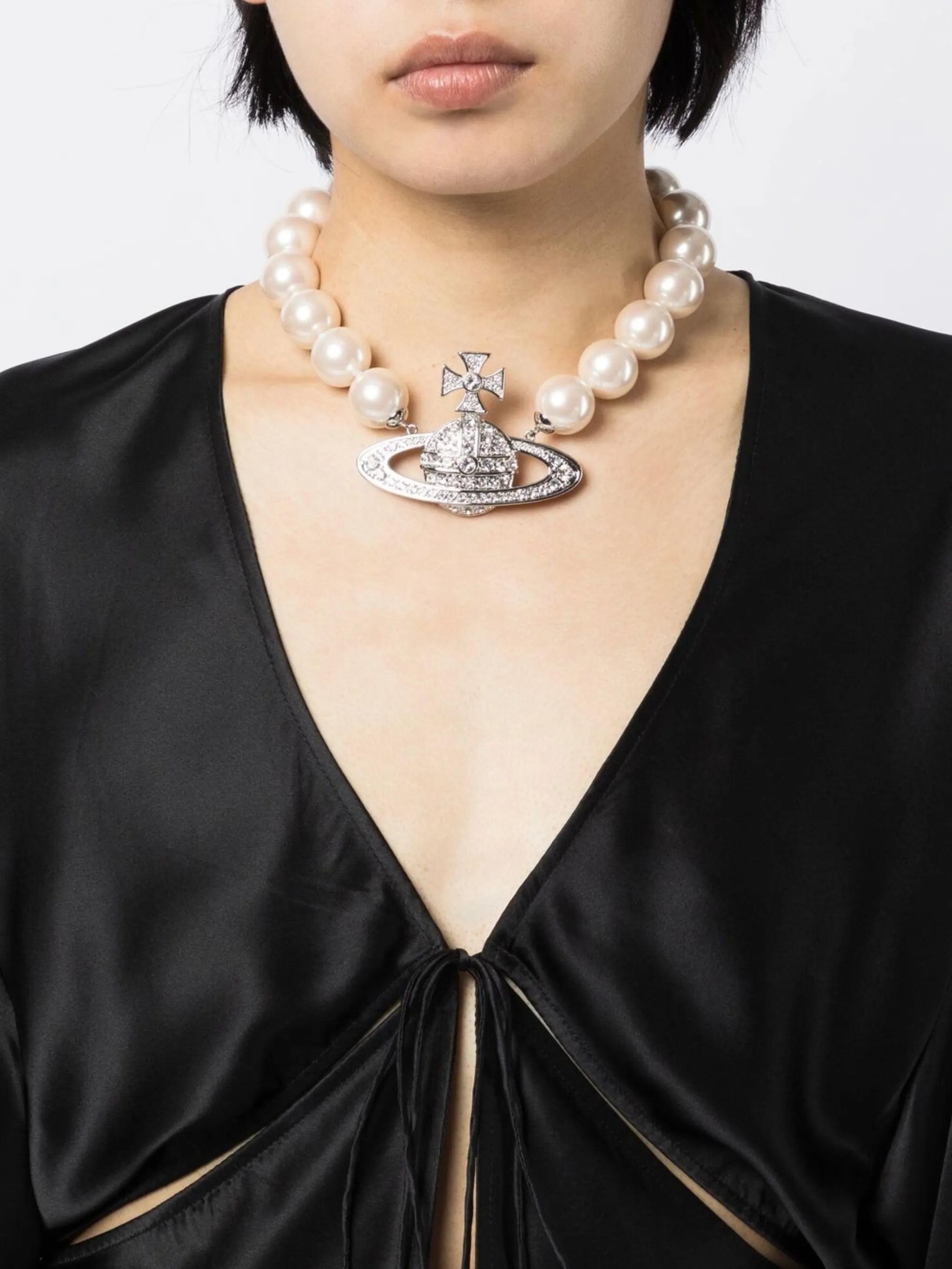 Neysa pearl choker necklace