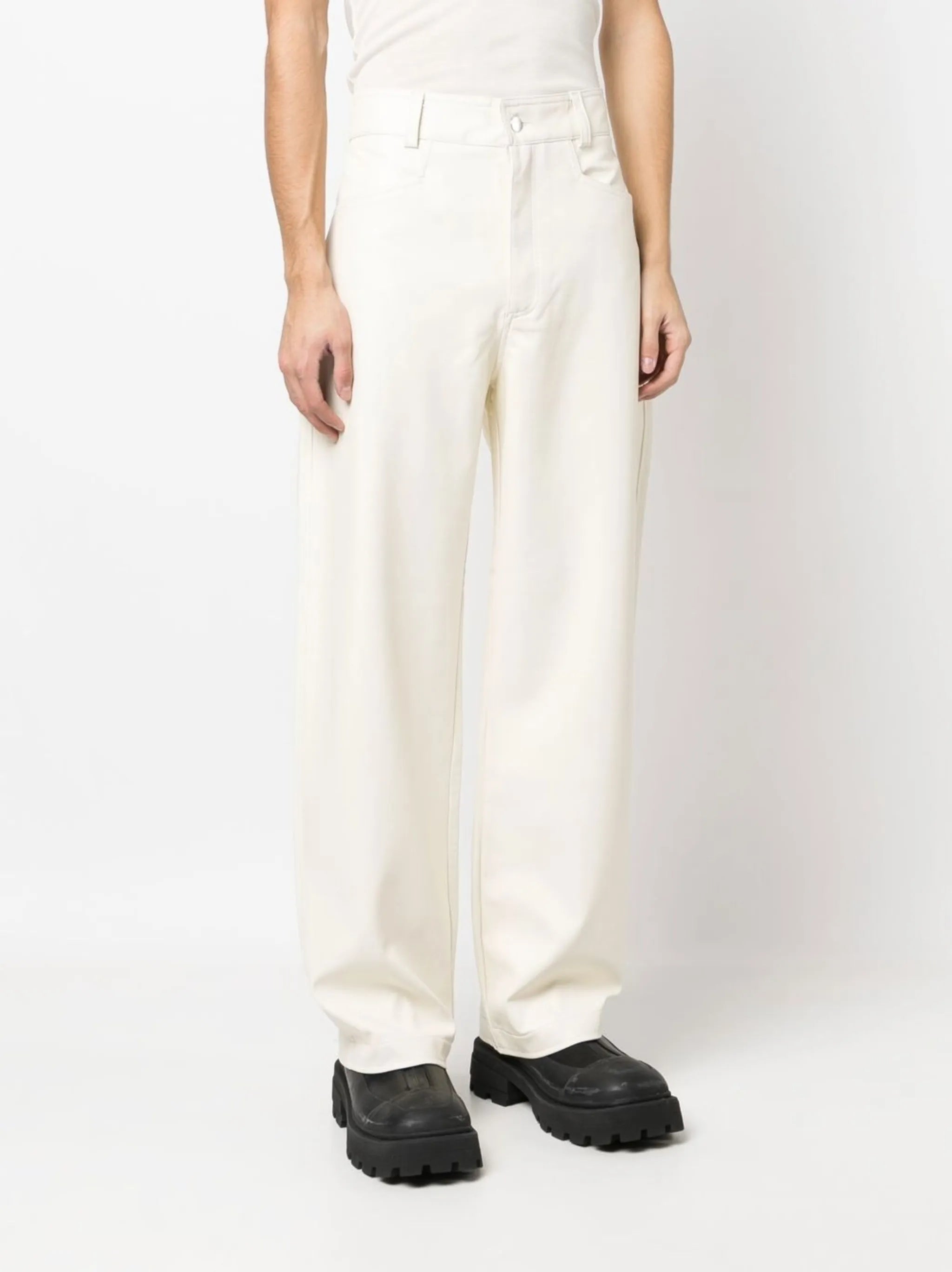 straight-leg baggy trousers