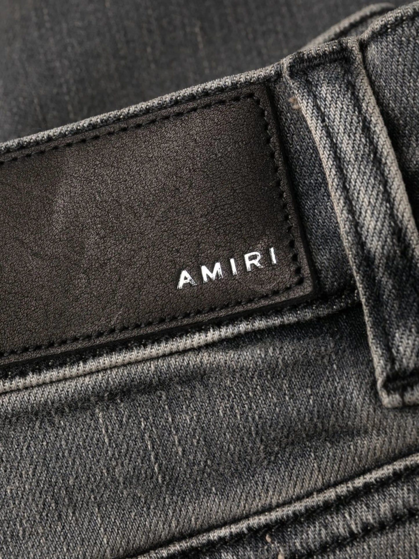 distressed-effect slim-fit jeans