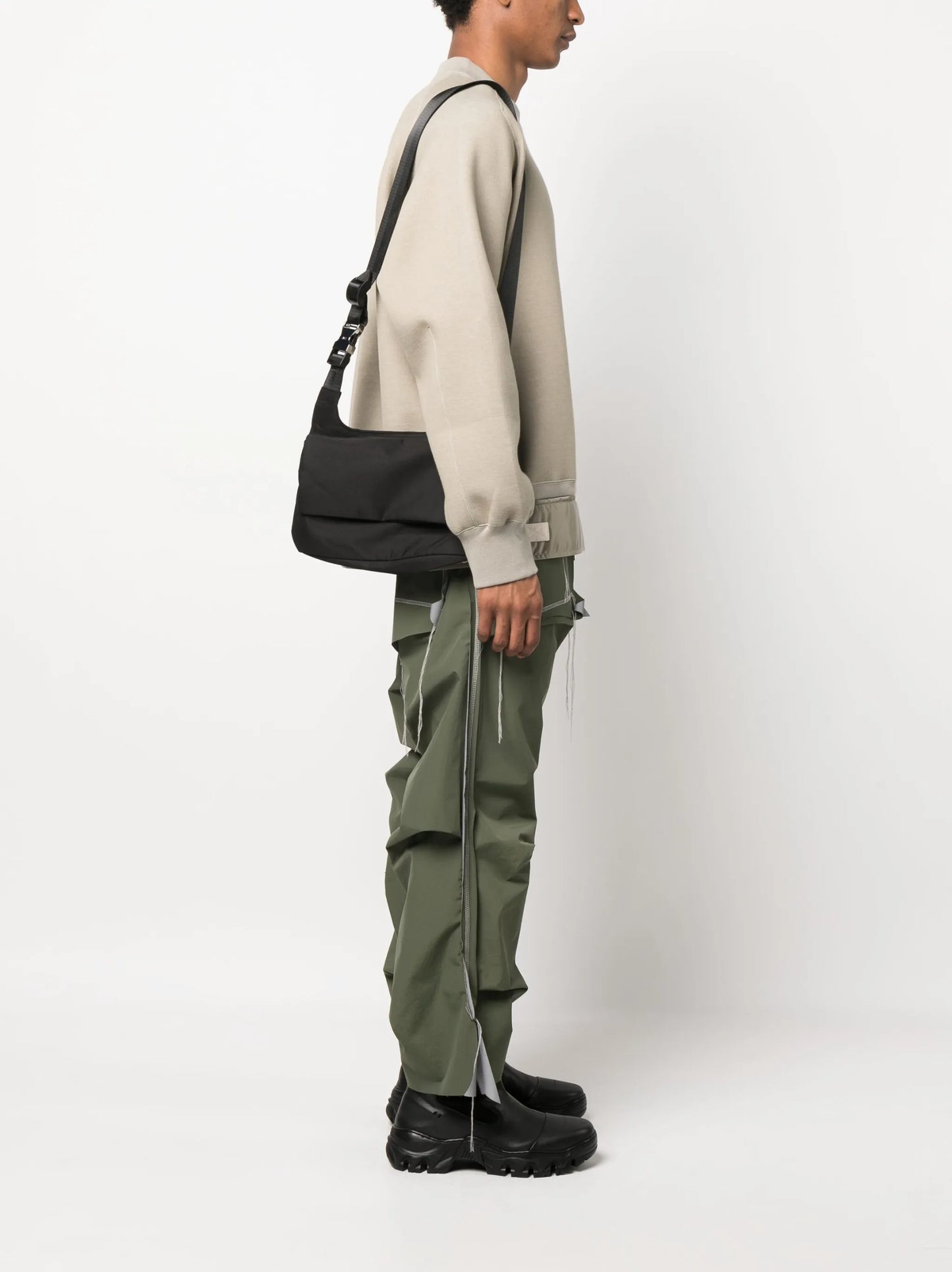 buckle-detail messenger bag