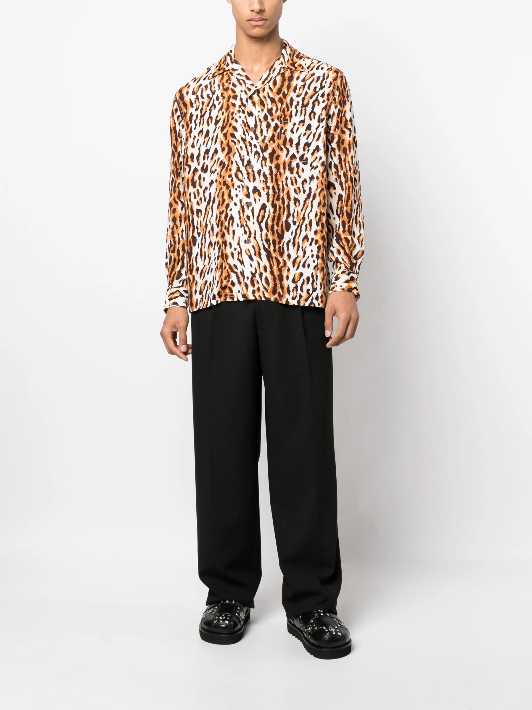 leopard-print long-sleeved shirt