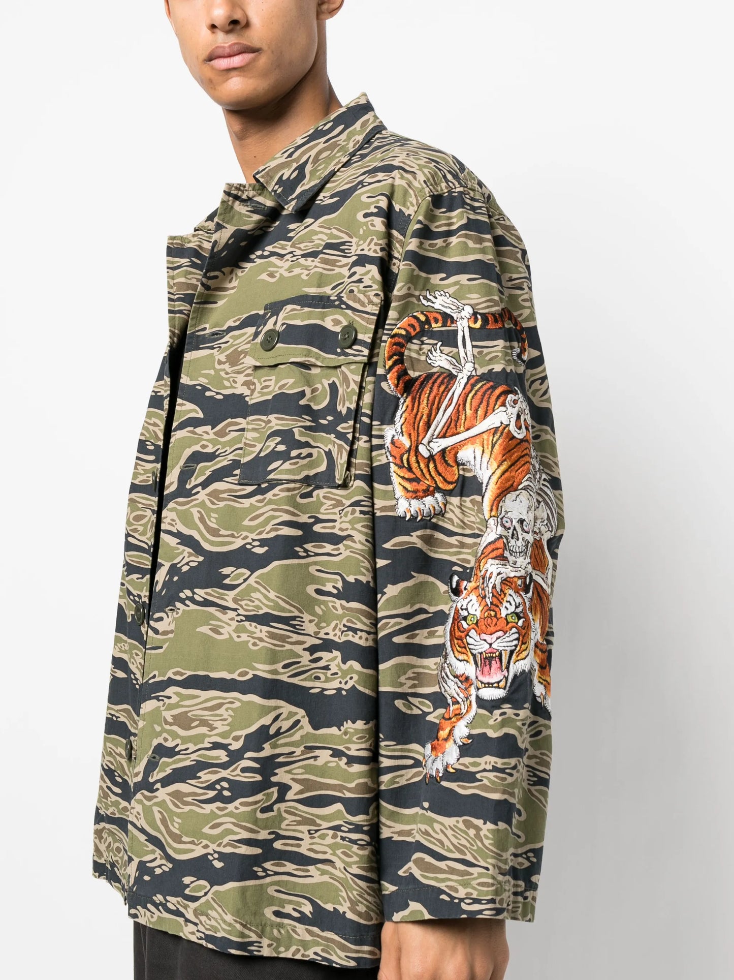 Tiger camouflage-pattern shirt jacket