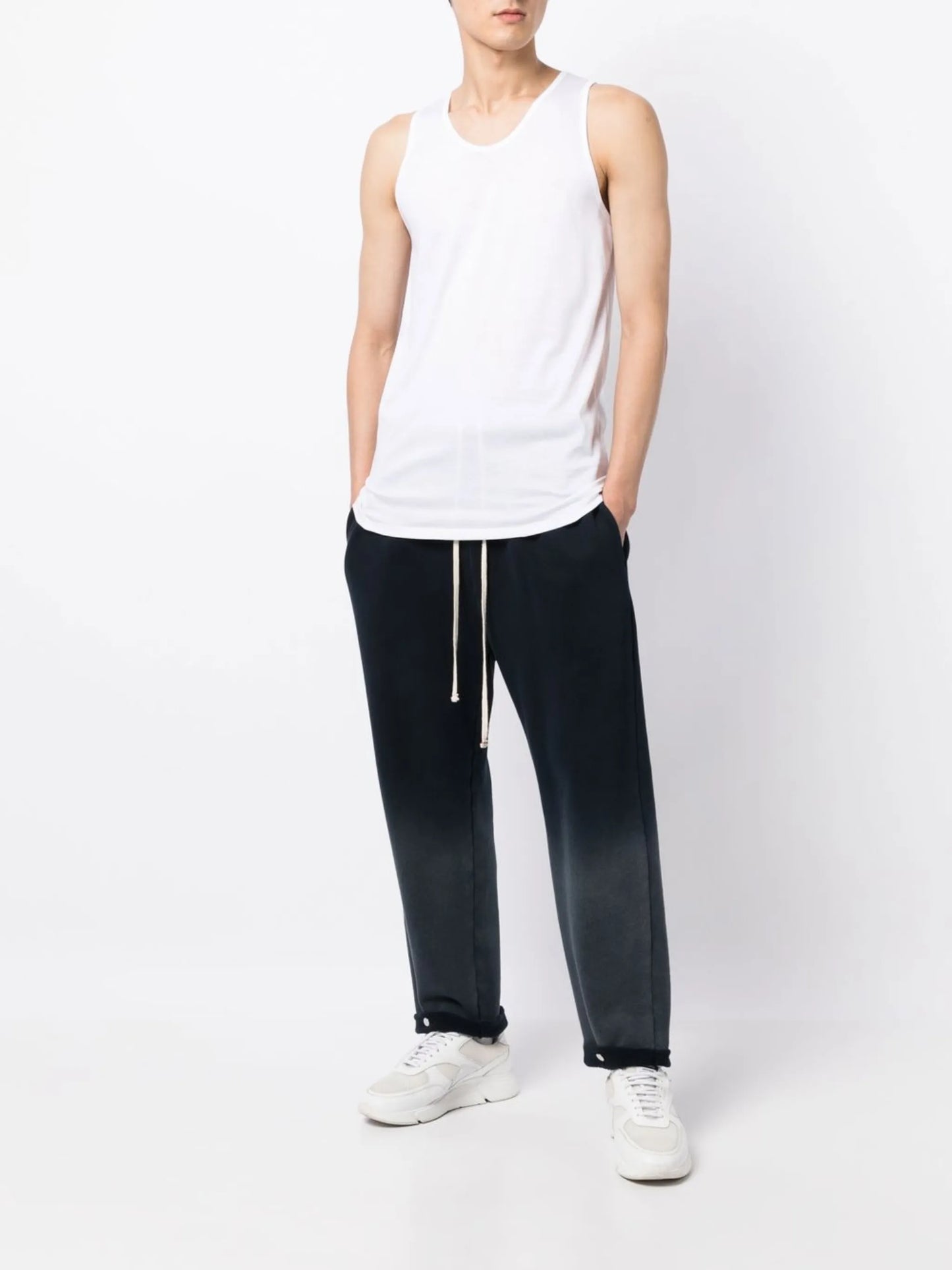 scoop-neck sleeveless tank top