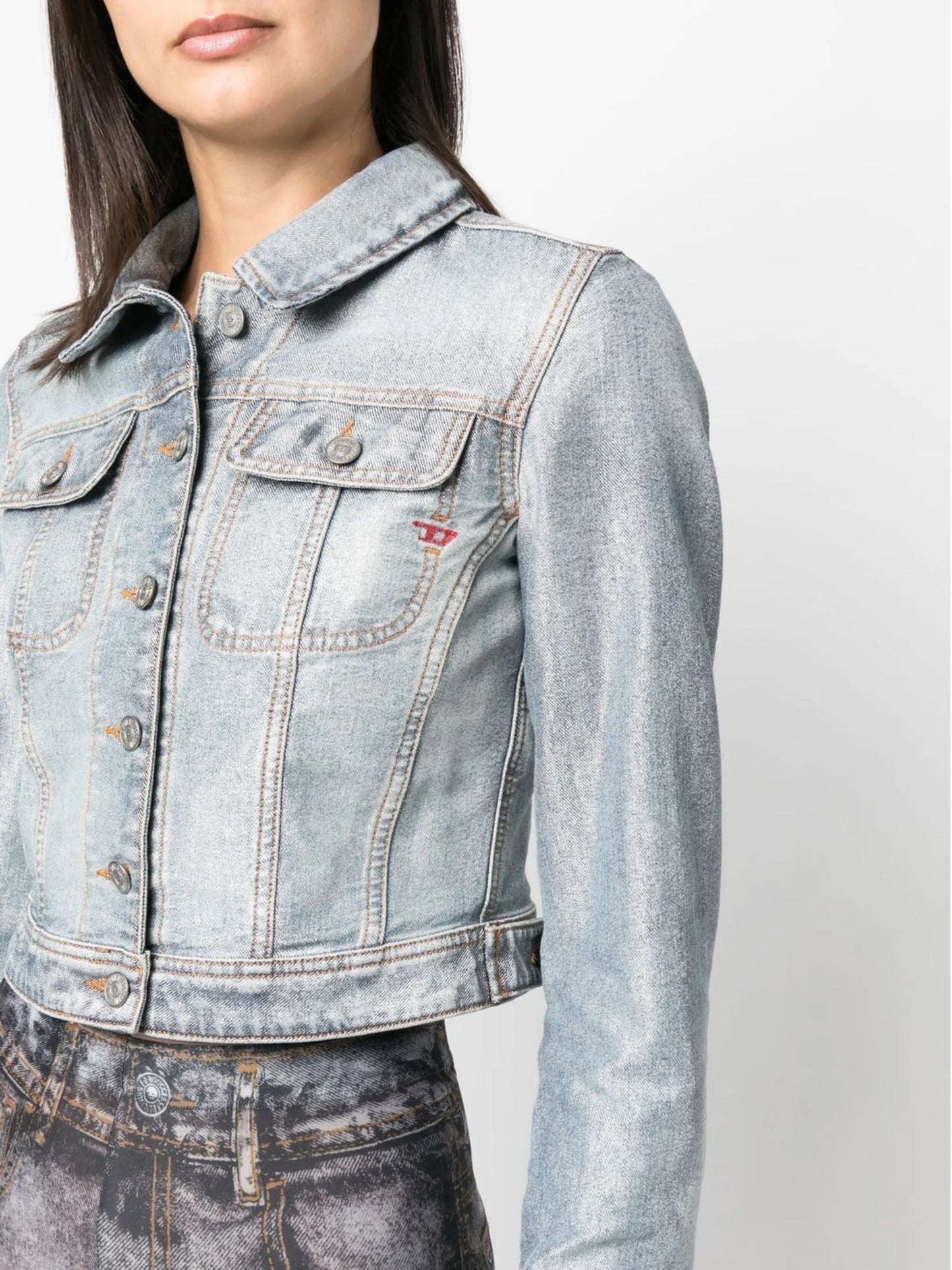 De-Slimmy cropped denim jacket