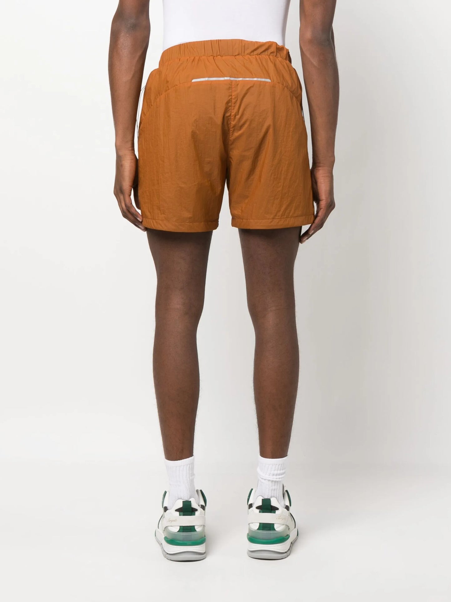 elasticated-waistband lightweight shorts
