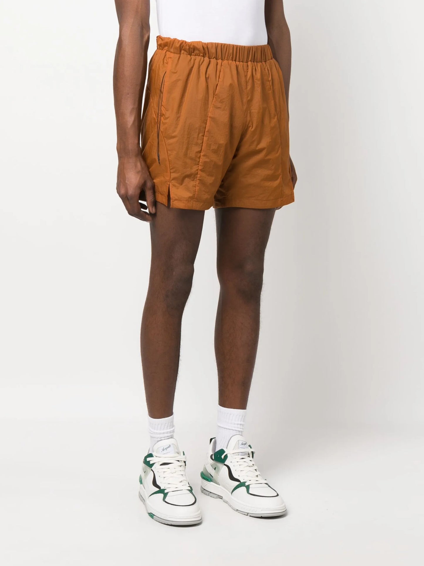 elasticated-waistband lightweight shorts