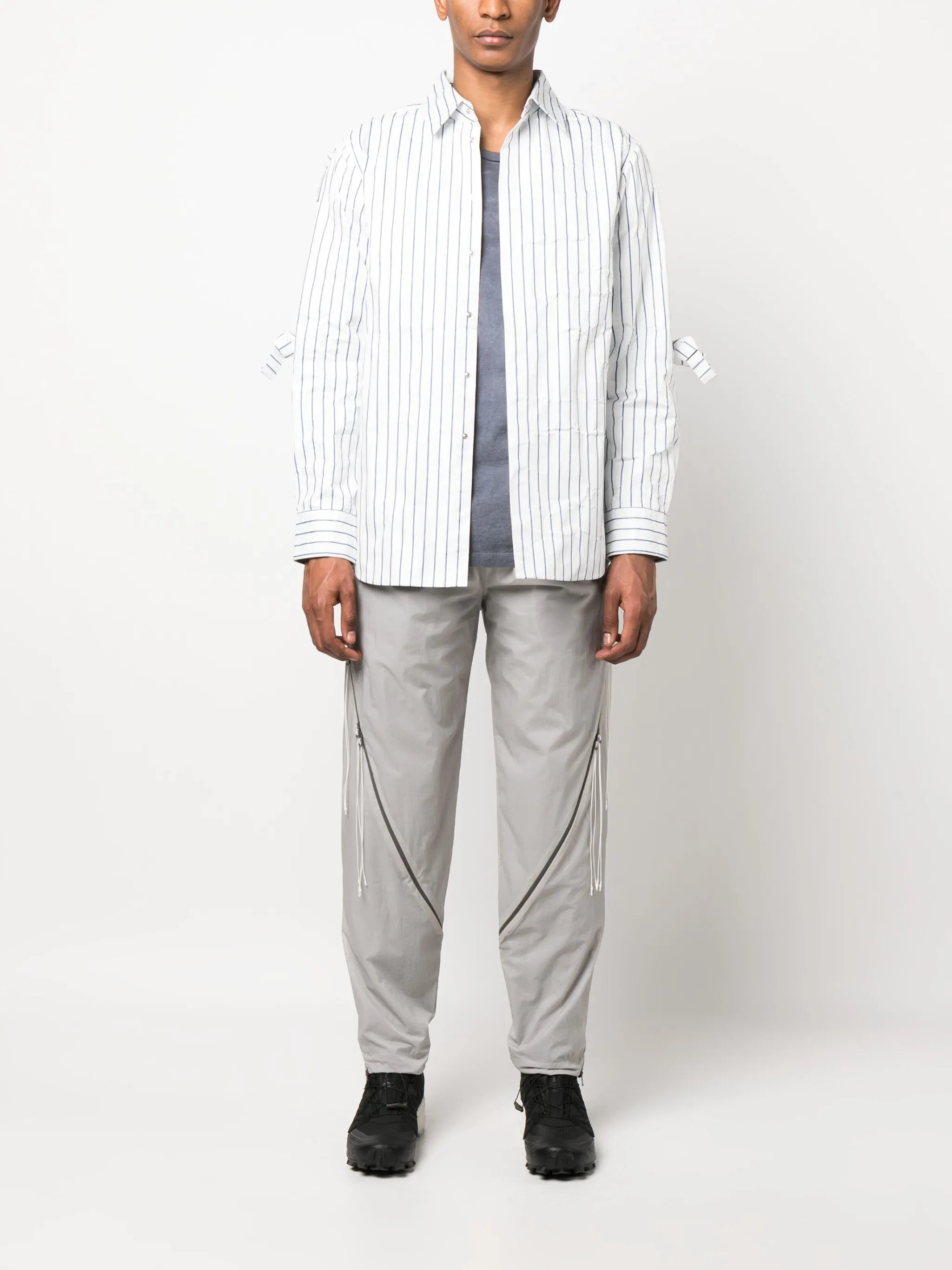 elasticated-waistband lightweight shorts