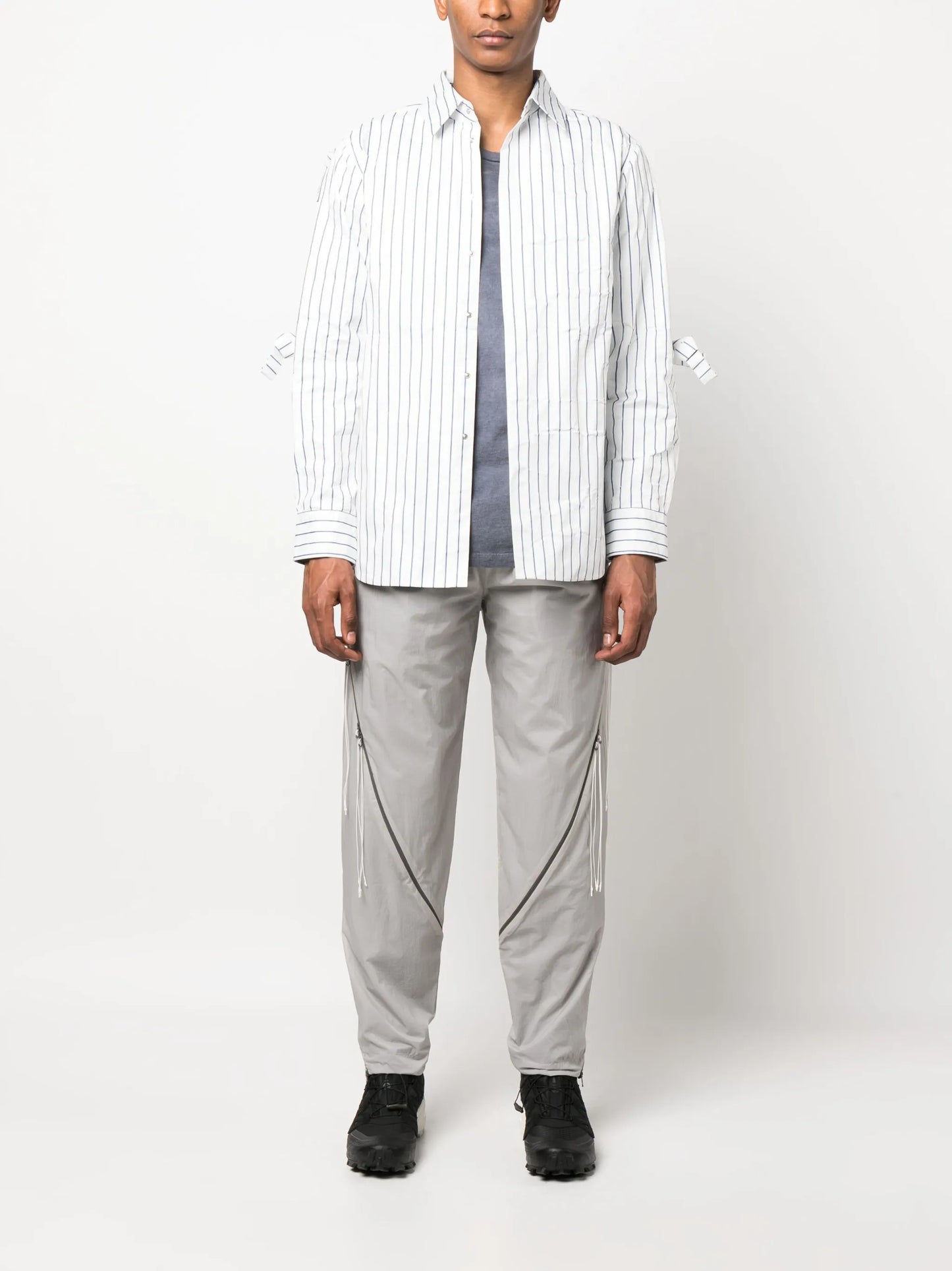 elasticated-waistband lightweight shorts