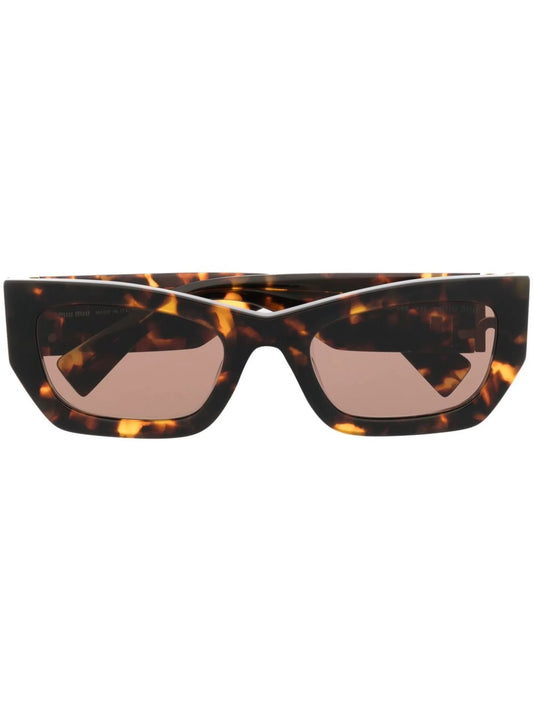 cat-eye frame sunglasses