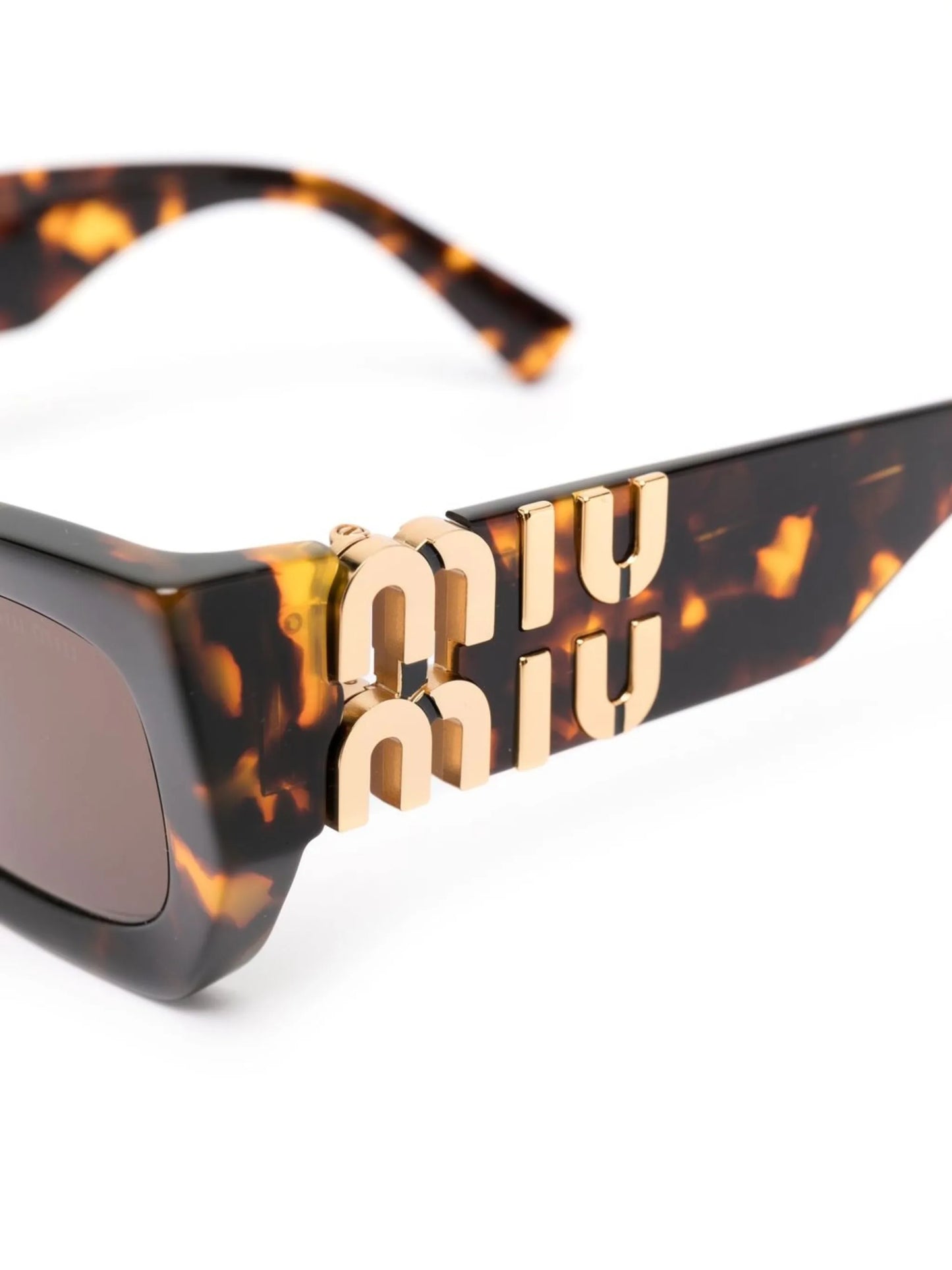 cat-eye frame sunglasses