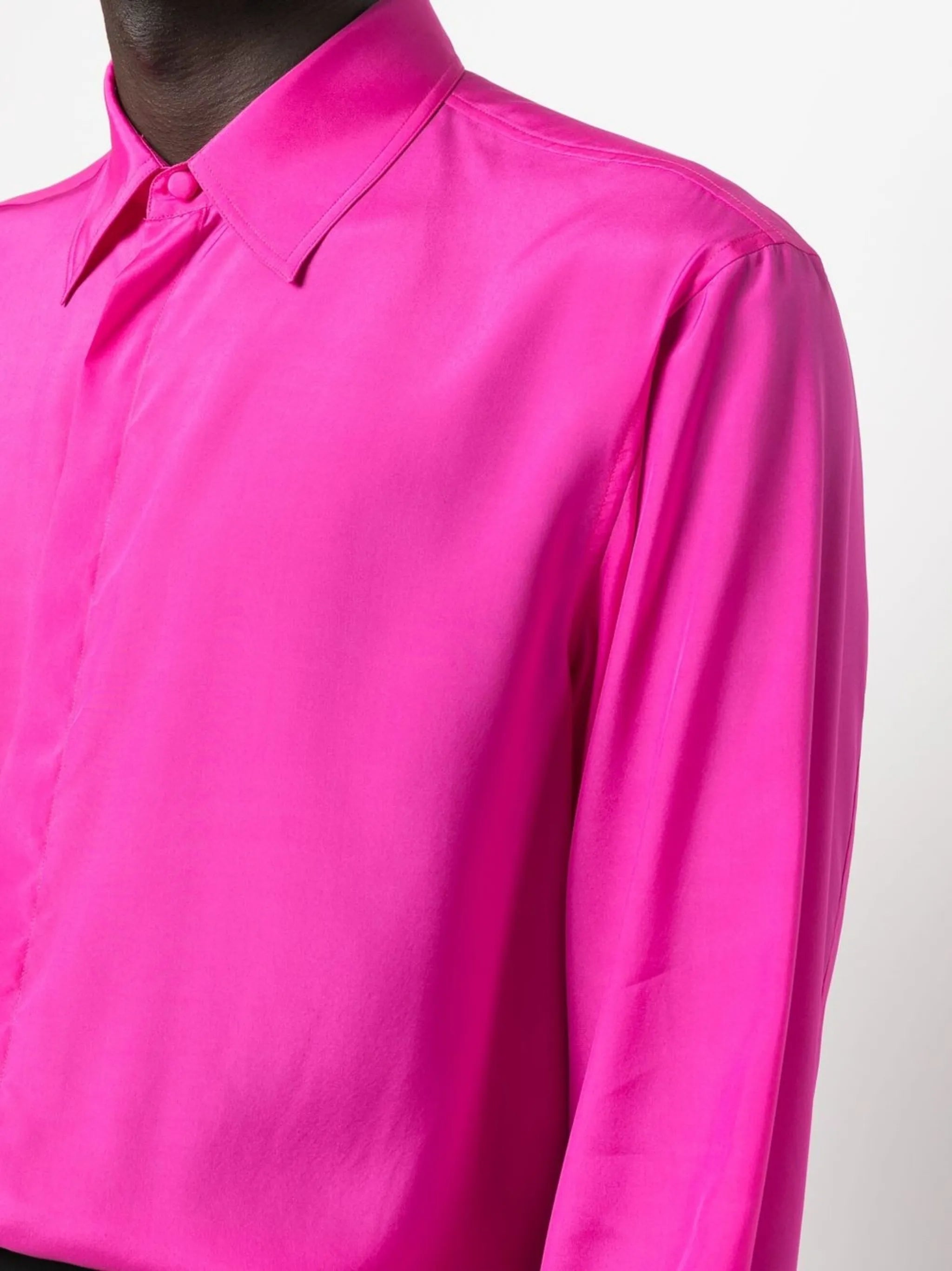 long-sleeve button-fastening shirt